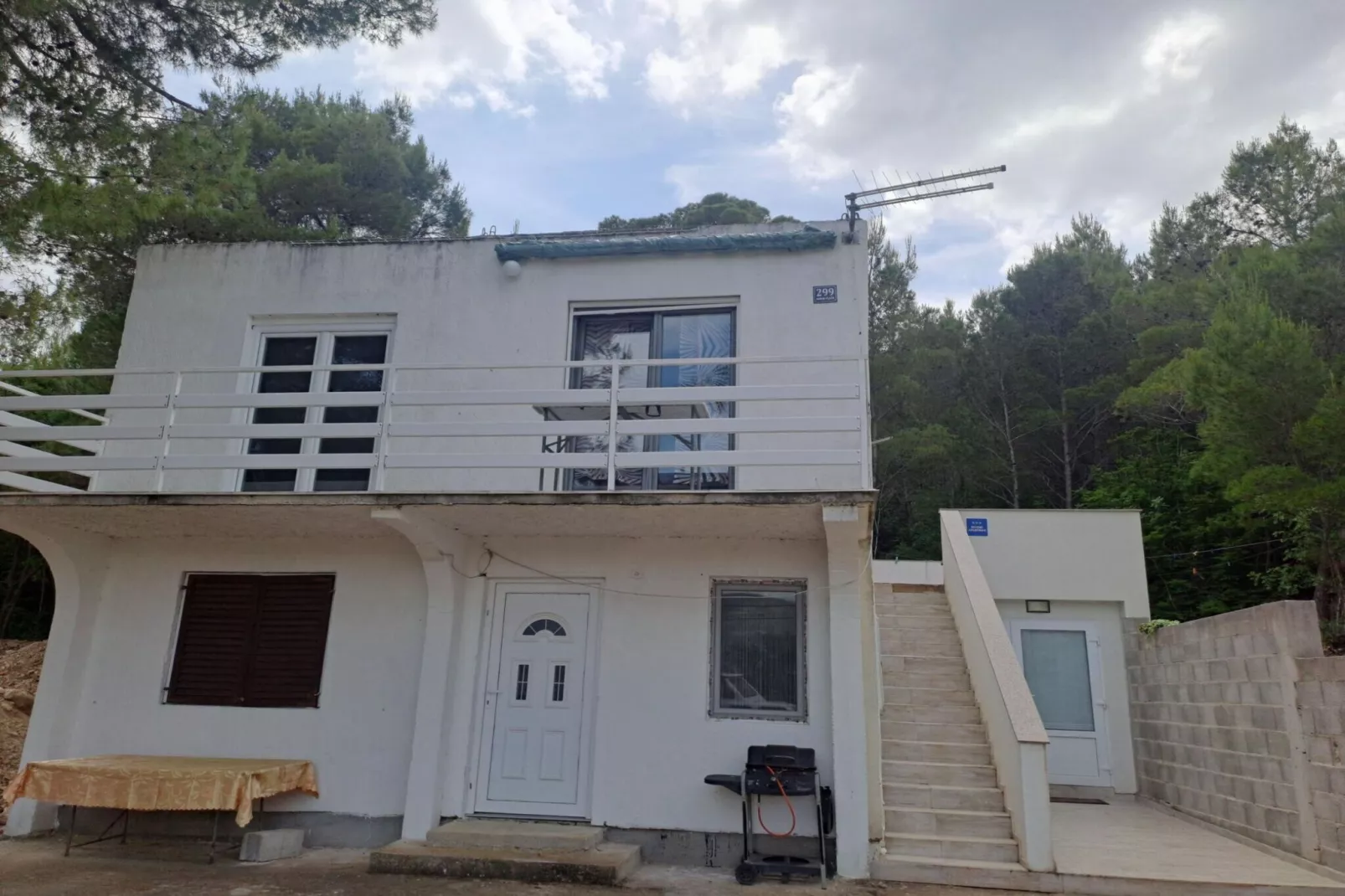 Apartments Boris Donji Karin - One Bedroom Apartment (Classic Apartment)-Buitenlucht