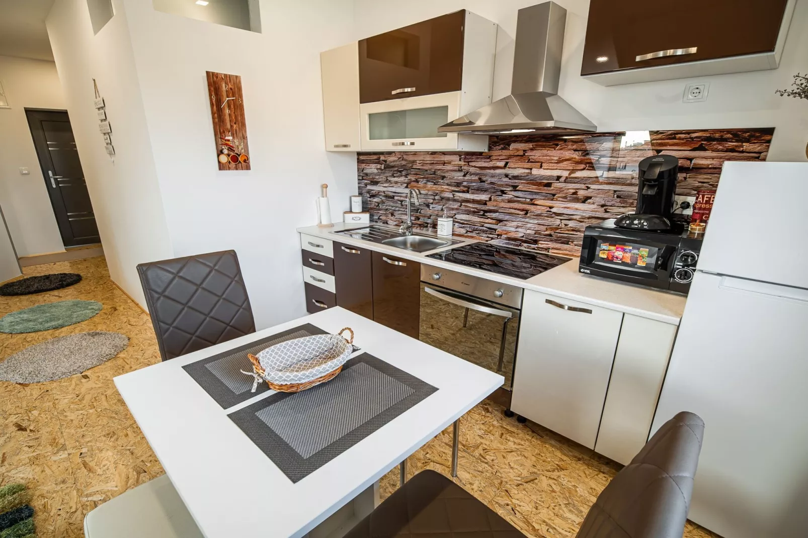 City Modern and Vibrant Apartments Ljubljana - Standard One Bedroom Apartment (owner A3)-Keuken