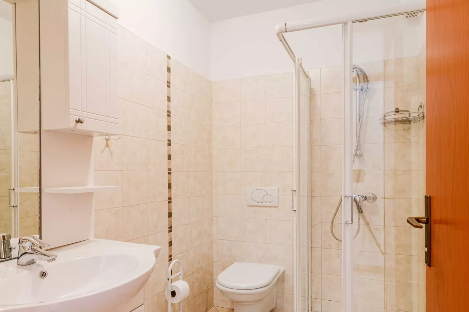 Log pod Mangartom Amazing Apartment with Balcony - One Bedroom Apartment with Balcony-Badkamer