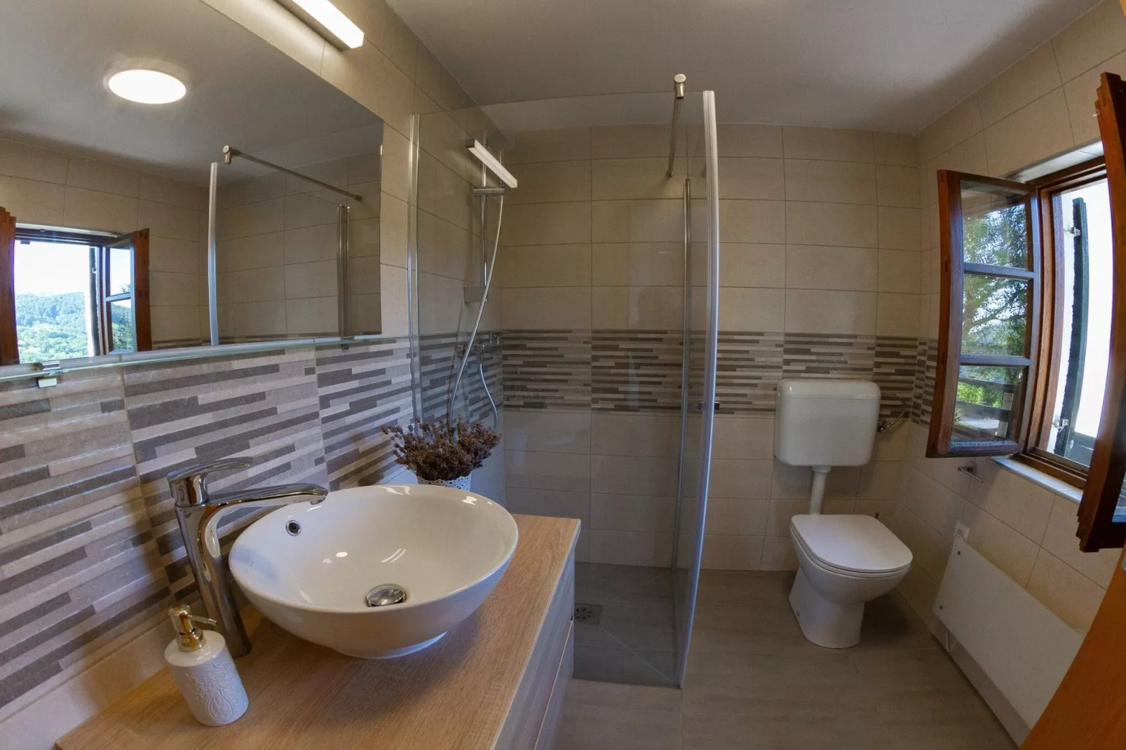 Hillside Haven Holiday Home with Sauna and Hot-Tub - One Bedroom Holiday Home with Sauna and Hot-Tub-Badkamer