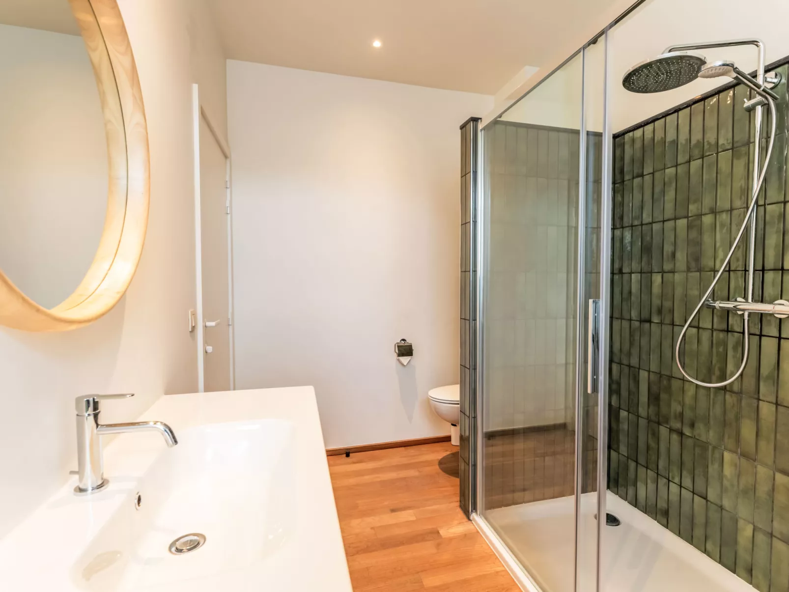 Lili's with terrace-Binnen