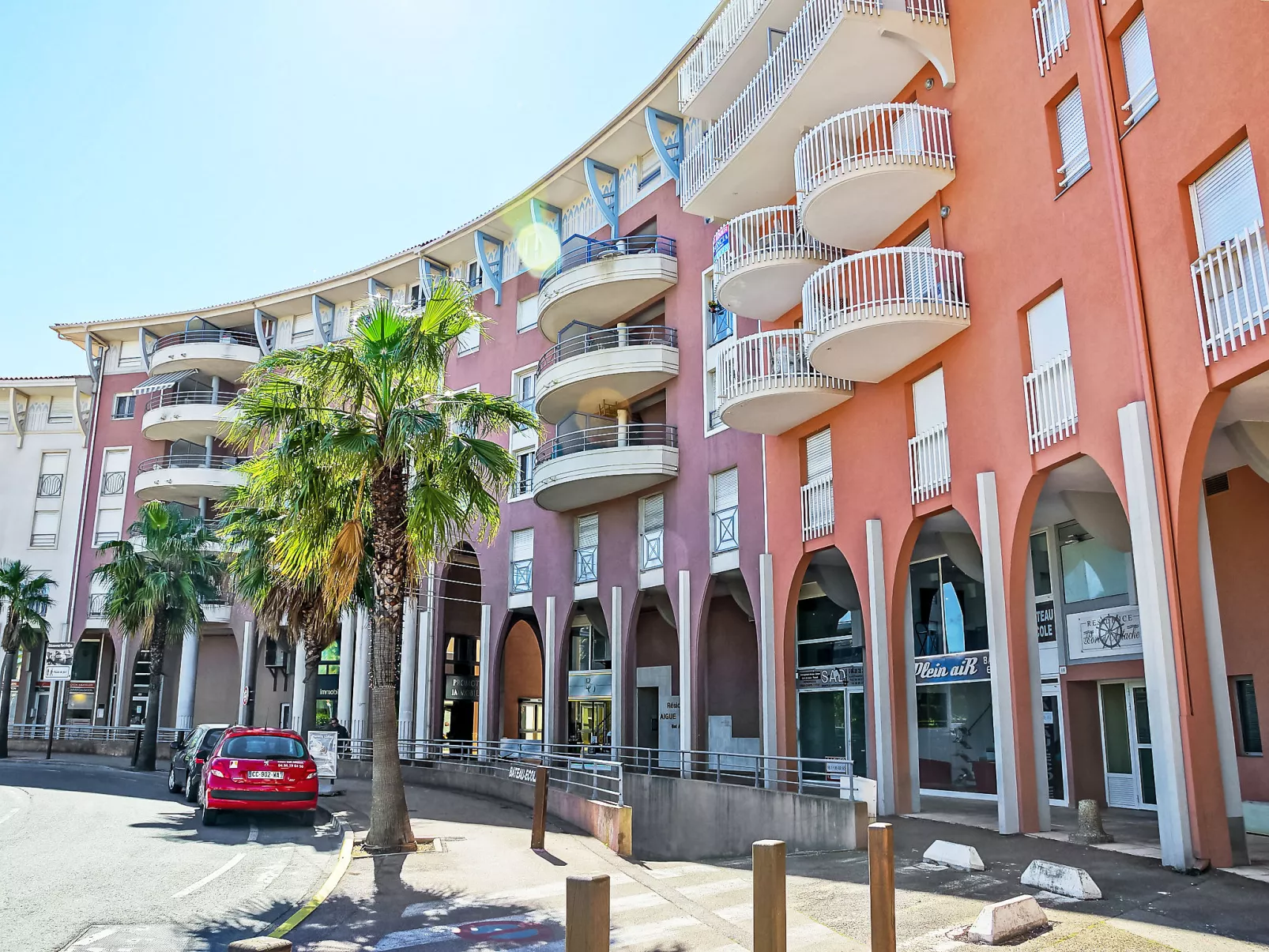 Port d'Attache-Buiten