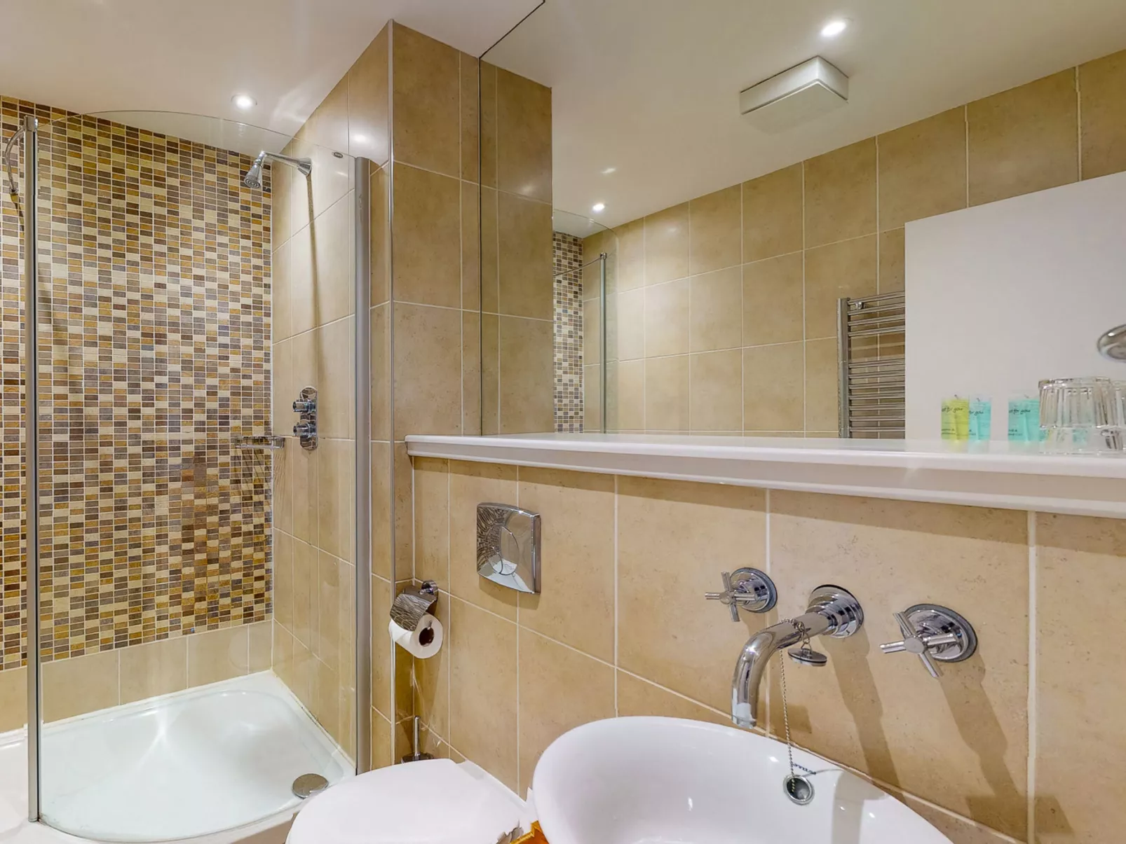 Castlemartyr Lodges (TR4) No 20 (2 Bed)-Binnen