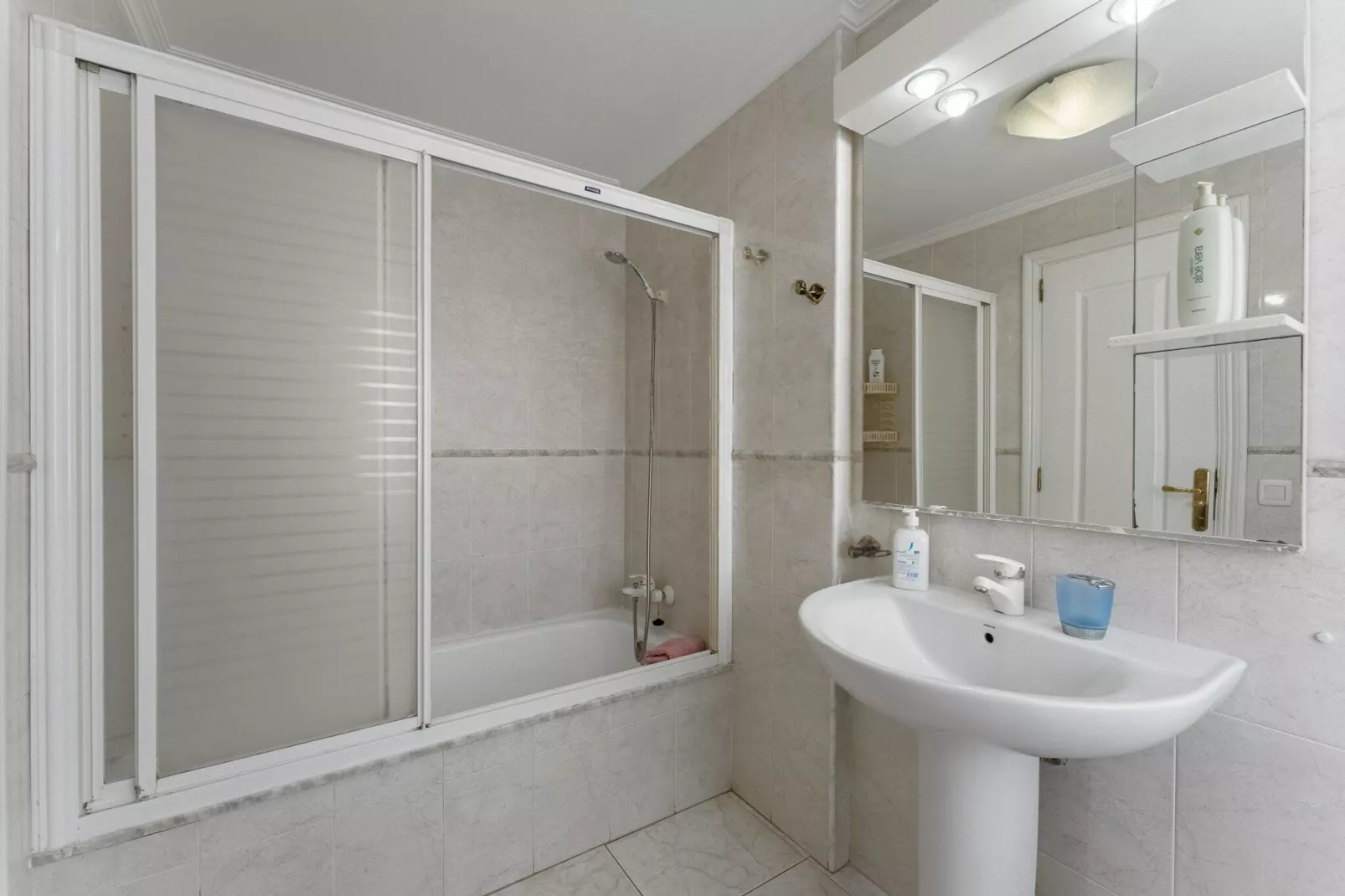 Delfin 14A 2d - Badkamer