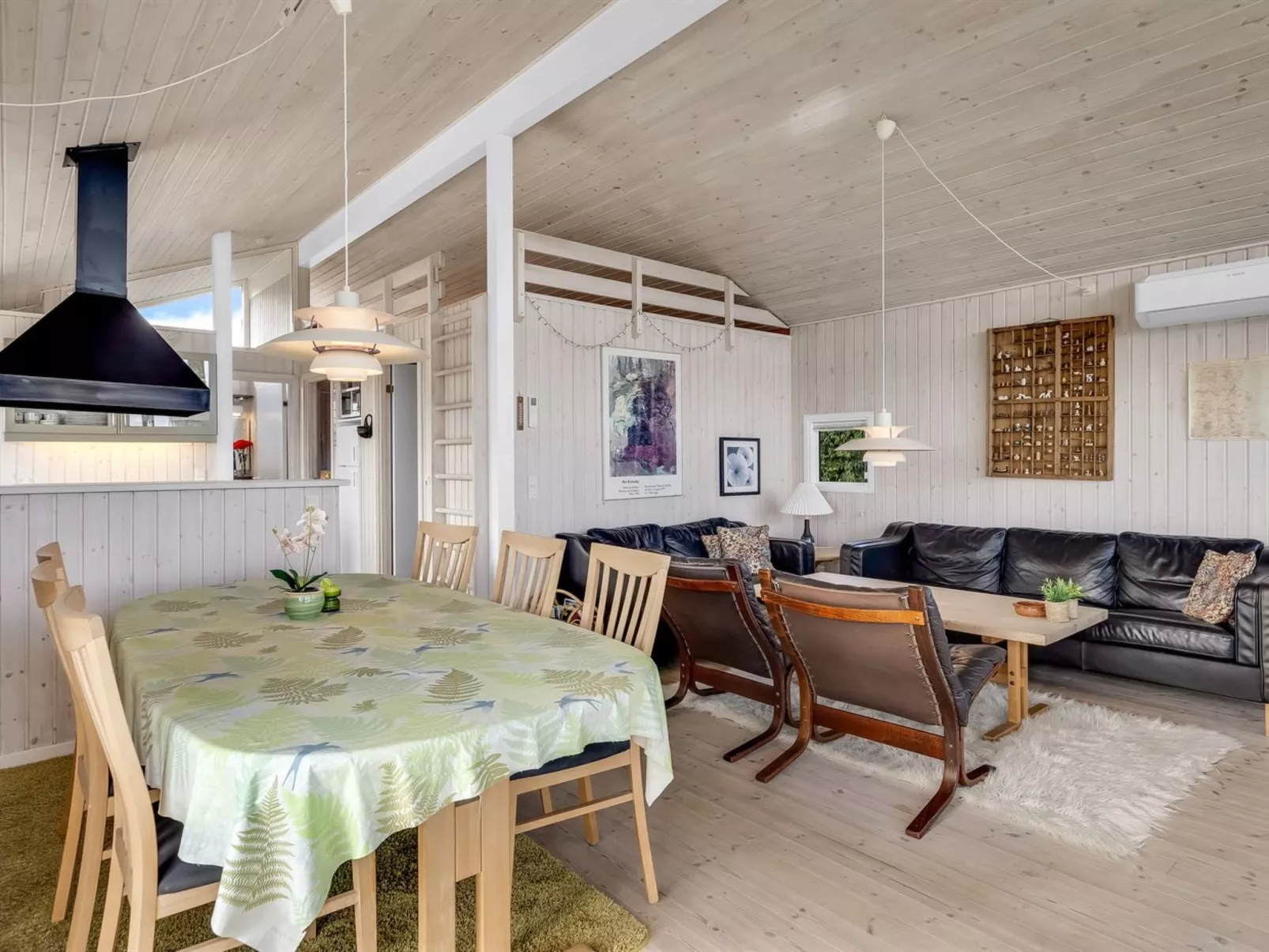 "Tjarven" - 350m from the sea-Binnen