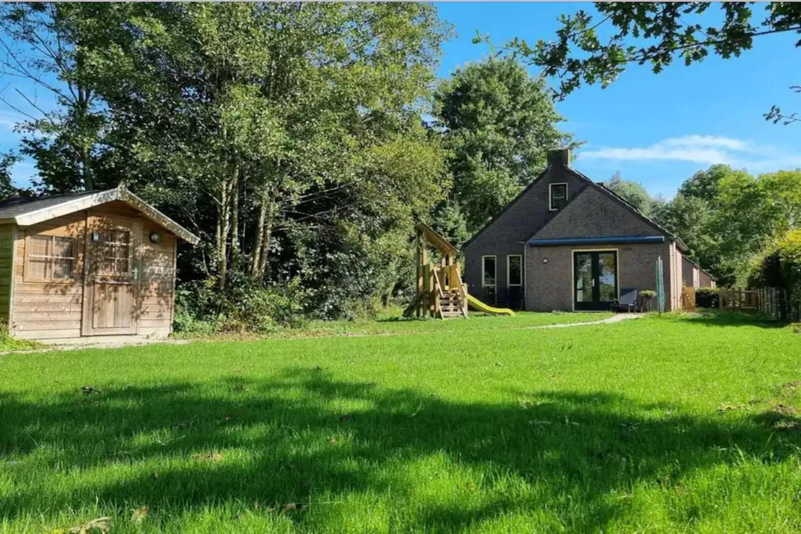 6 - Person Forest Pet & Family Bungalow-Tuinen zomer