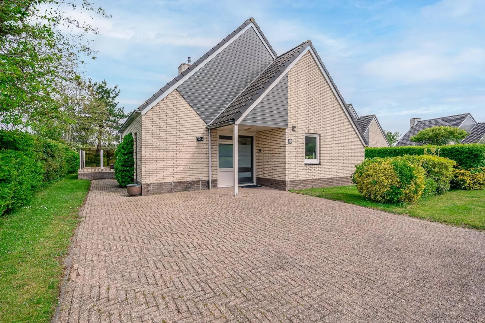 Kamperfoelie 63-Buitenkant zomer