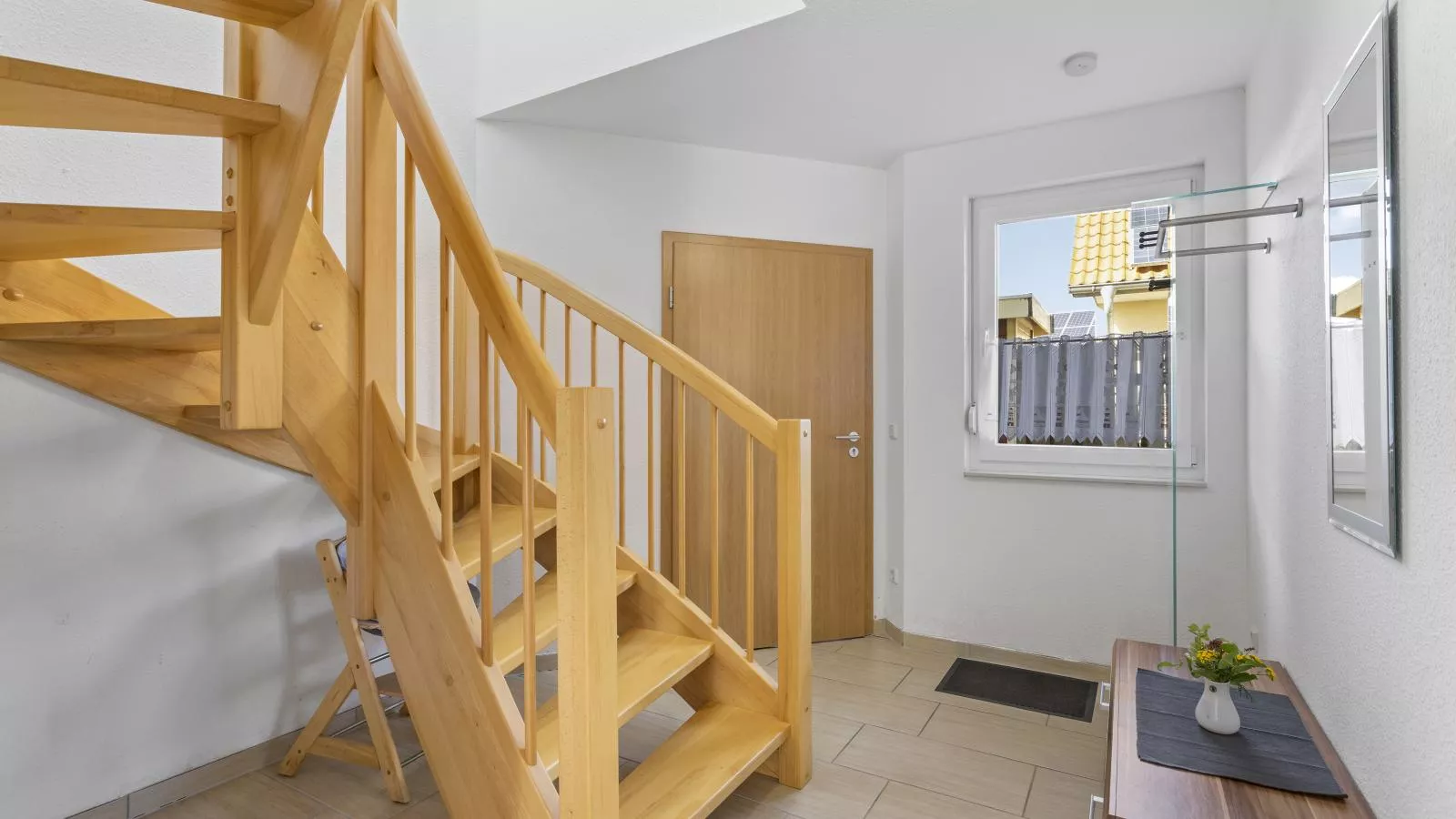 Windflüchter links mit Sauna-Hal-ontvangst