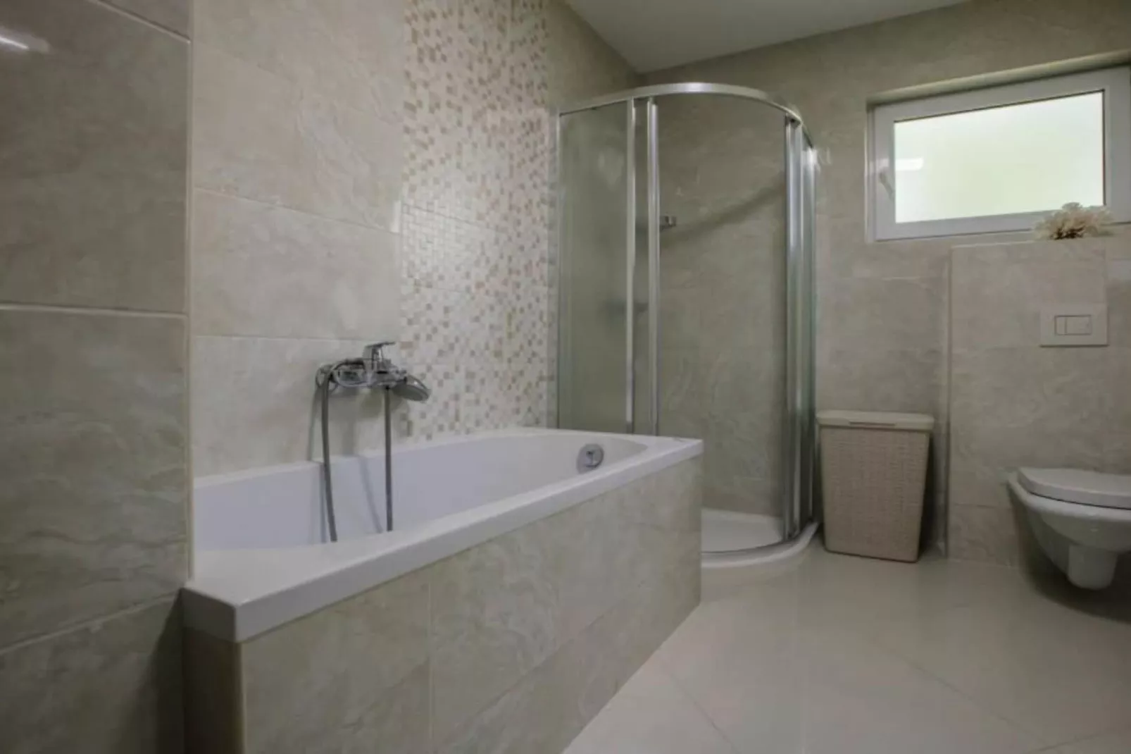 Beautiful Haven Villas - Villa Ante with Outdoor Pool-Badkamer