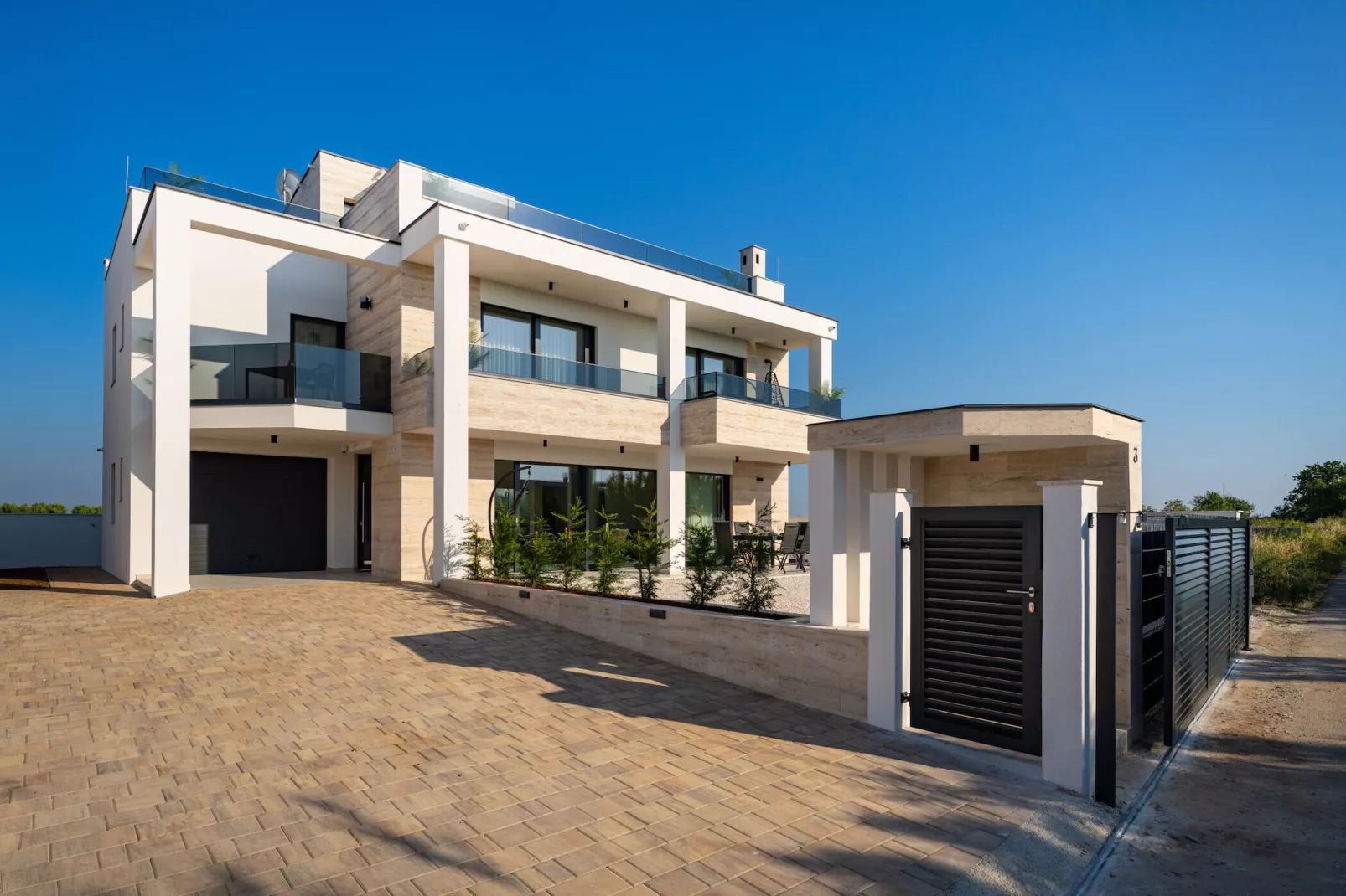 Sea view apartment LaMag-Buitenkant zomer