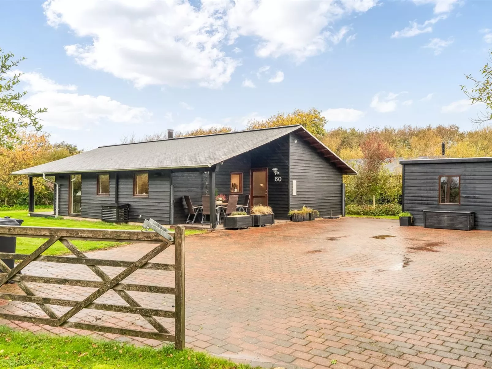 "Jaane" - 250m to the fjord-Buiten