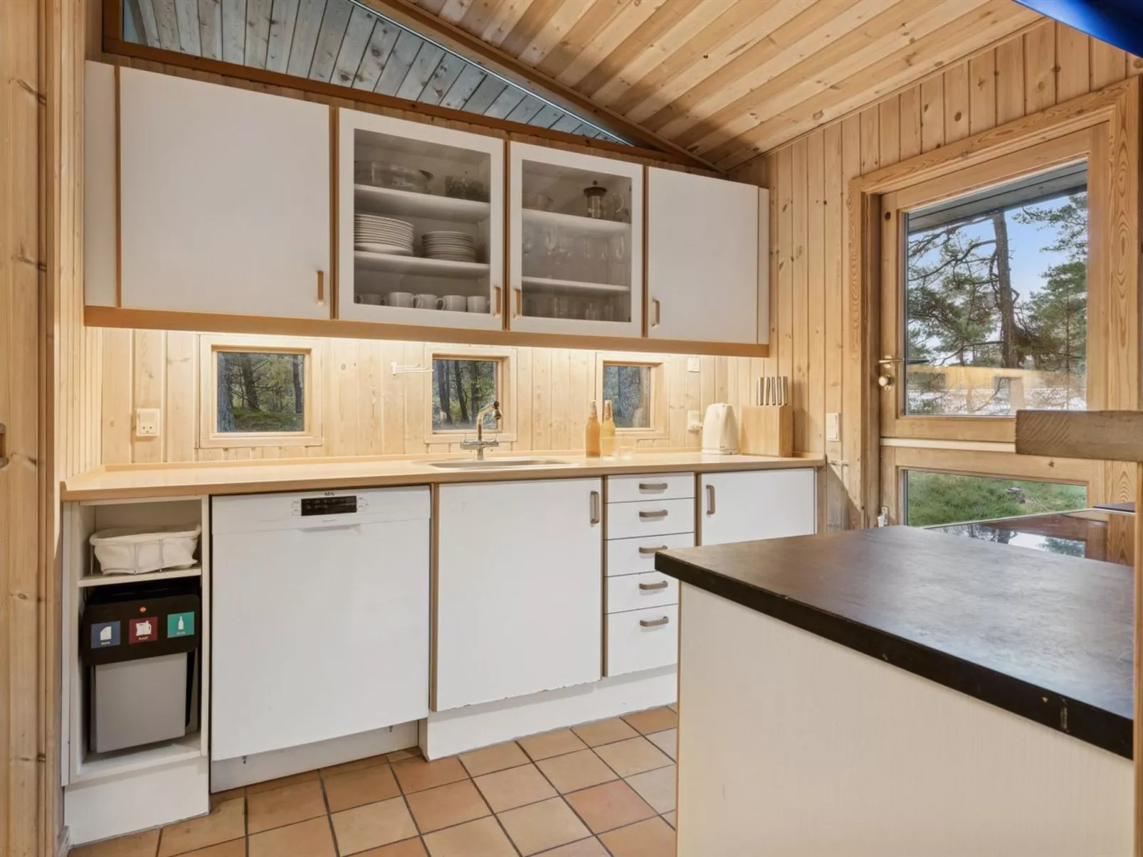 "Tjegge" - 500m from the sea-Binnen