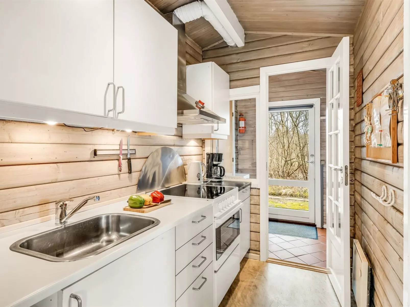 "Leandra" - 11km from the sea-Binnen