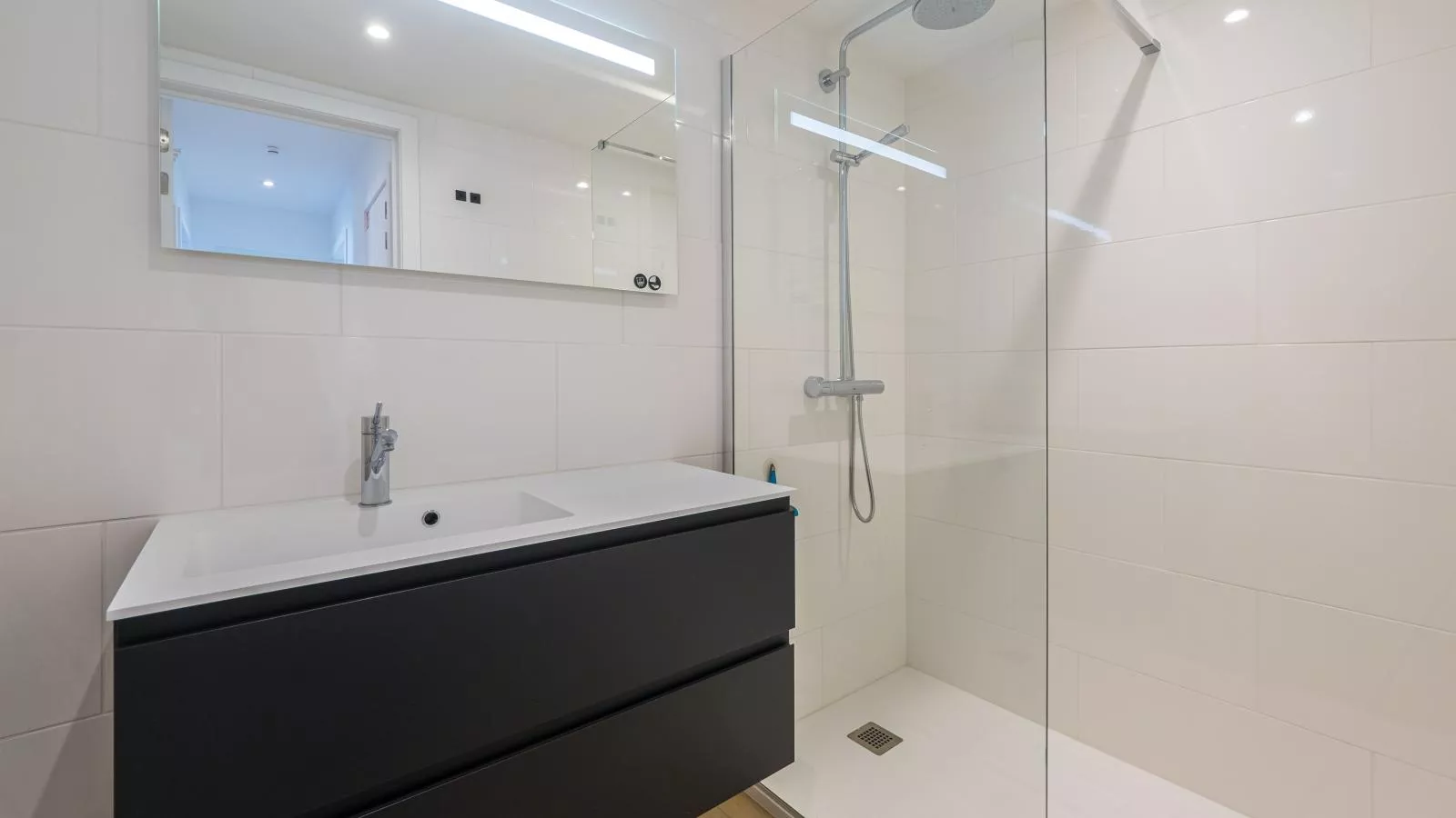 Matisse - 0101 + box 8-Badkamer