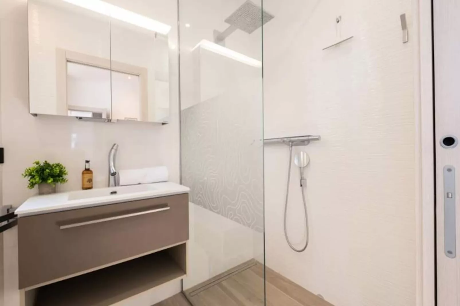 Résidence Maison D'architecte Avec Piscine Chauff&eacute;e & Sublime Vue Mer-Niet-getagd