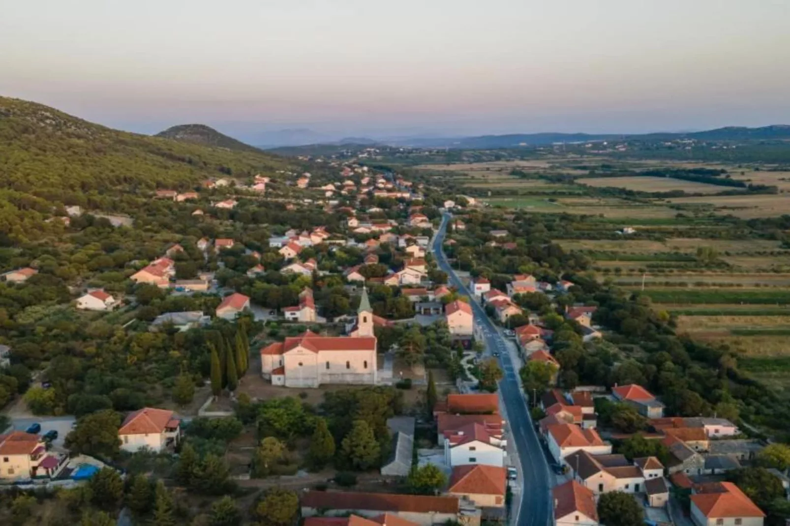 The Grandfather Villa – Heated Pool Retreat-Buitenlucht