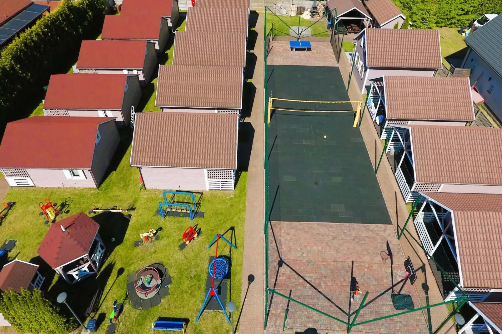 Domy wakacyjne w Międzyzdrojach z podgrzewanym basenem-Buitenkant zomer