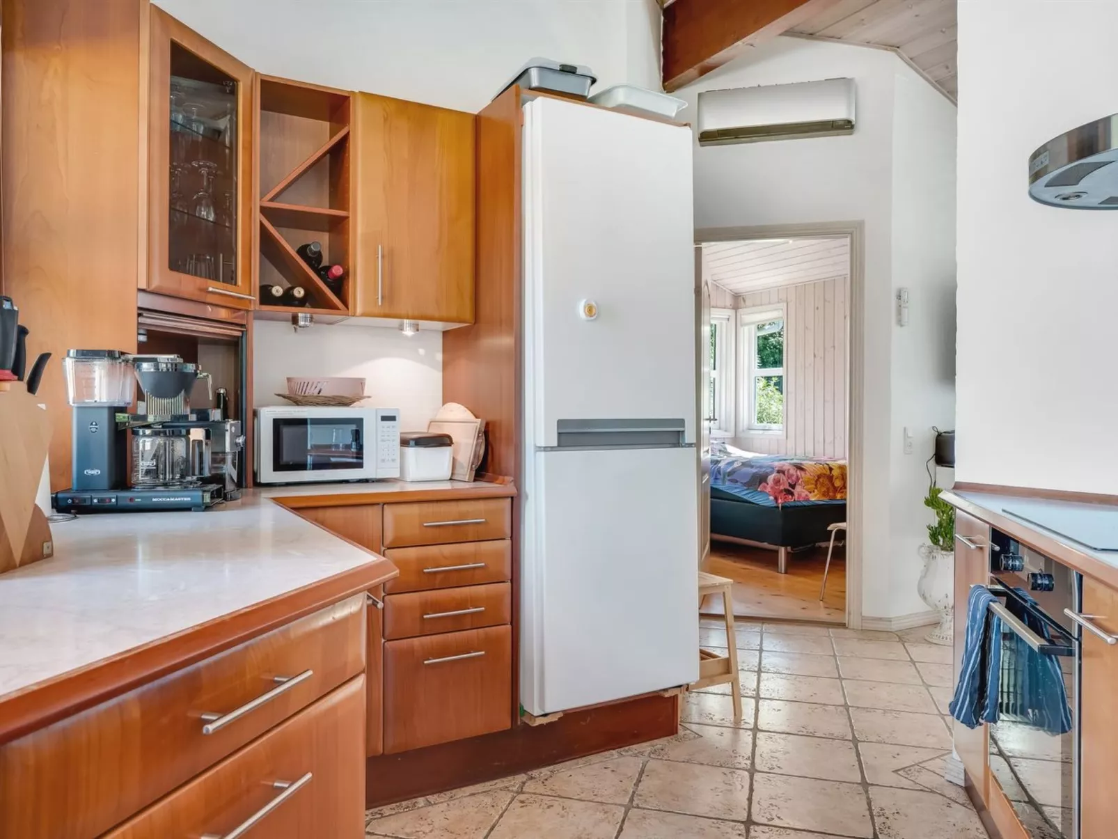 "Bina" - 1.9km from the sea-Binnen