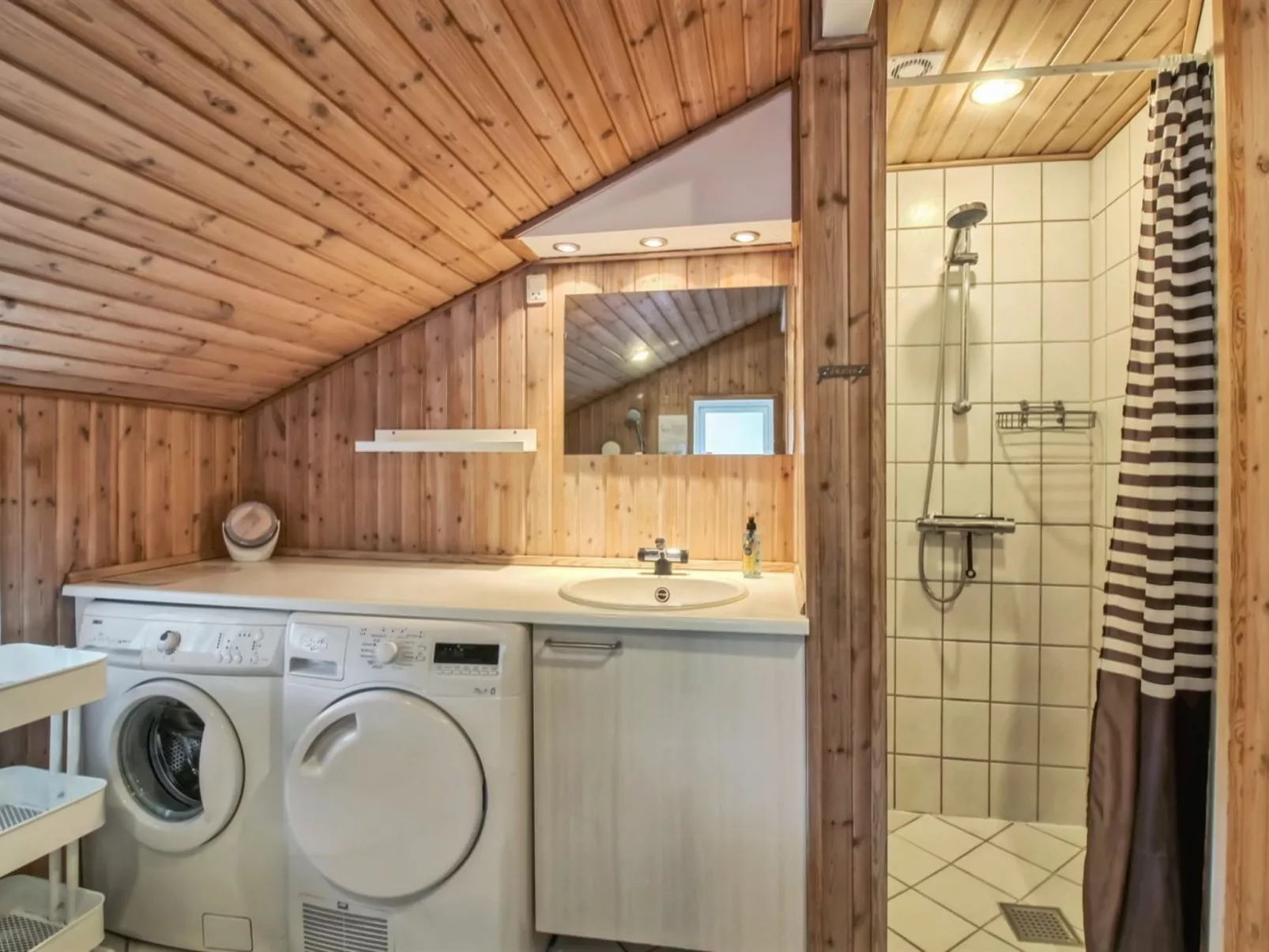 "Sari" - 600m from the sea-Binnen