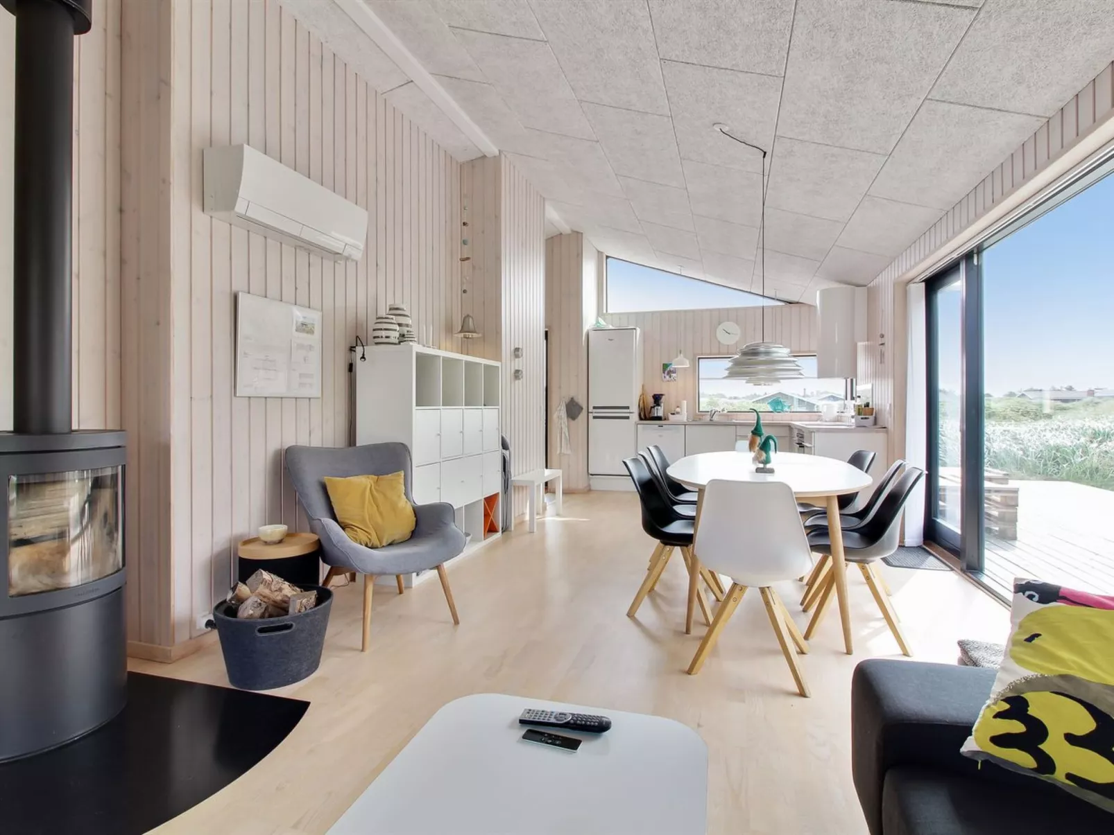 "Mikkel" - 300m from the sea-Binnen