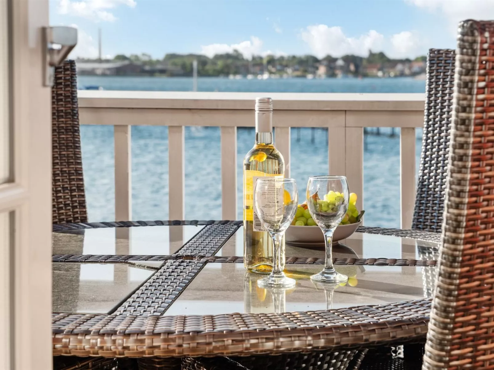 "Joar" - 5m to the fjord-Buiten