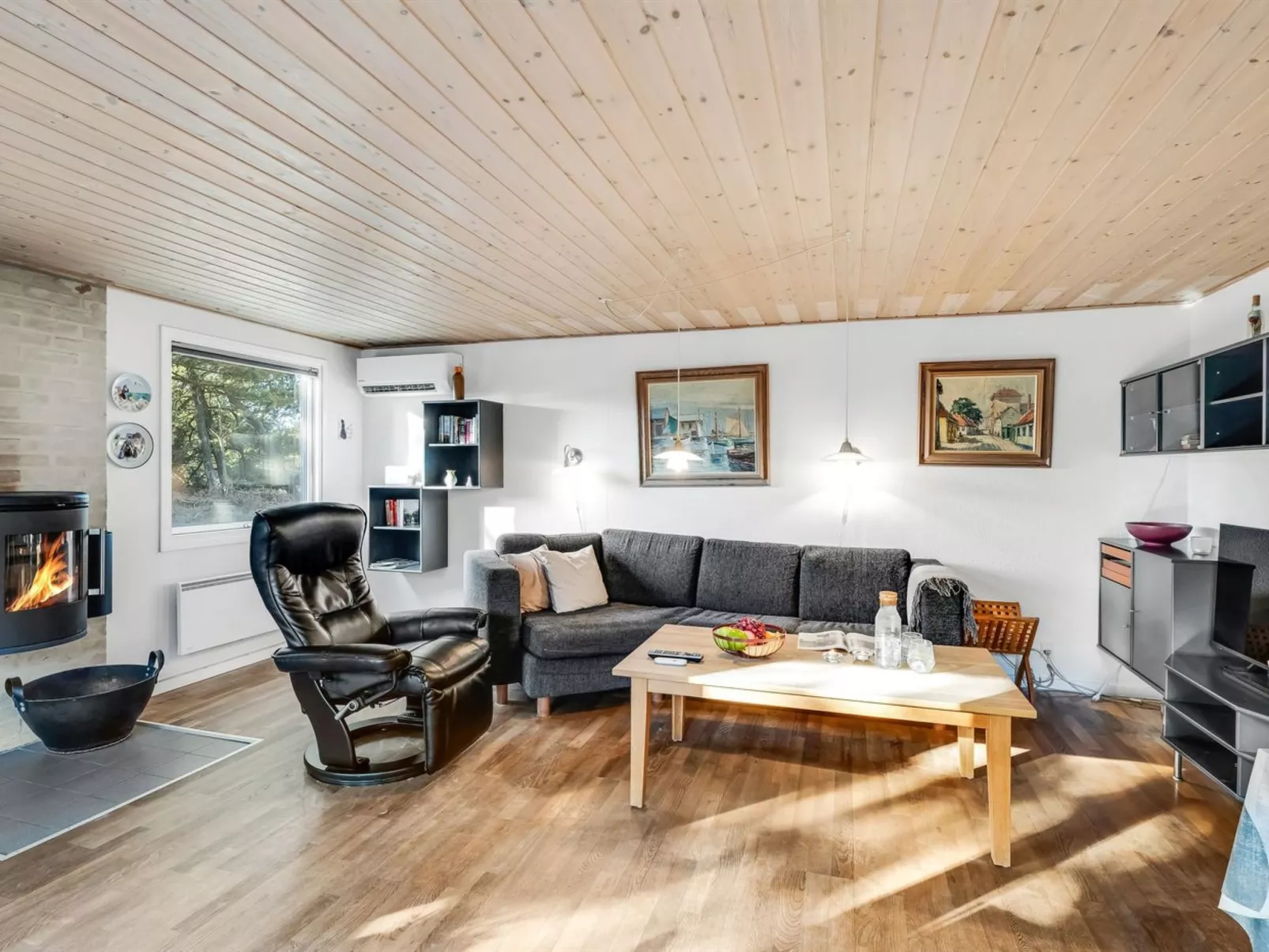 "Jula" - 800m from the sea-Binnen