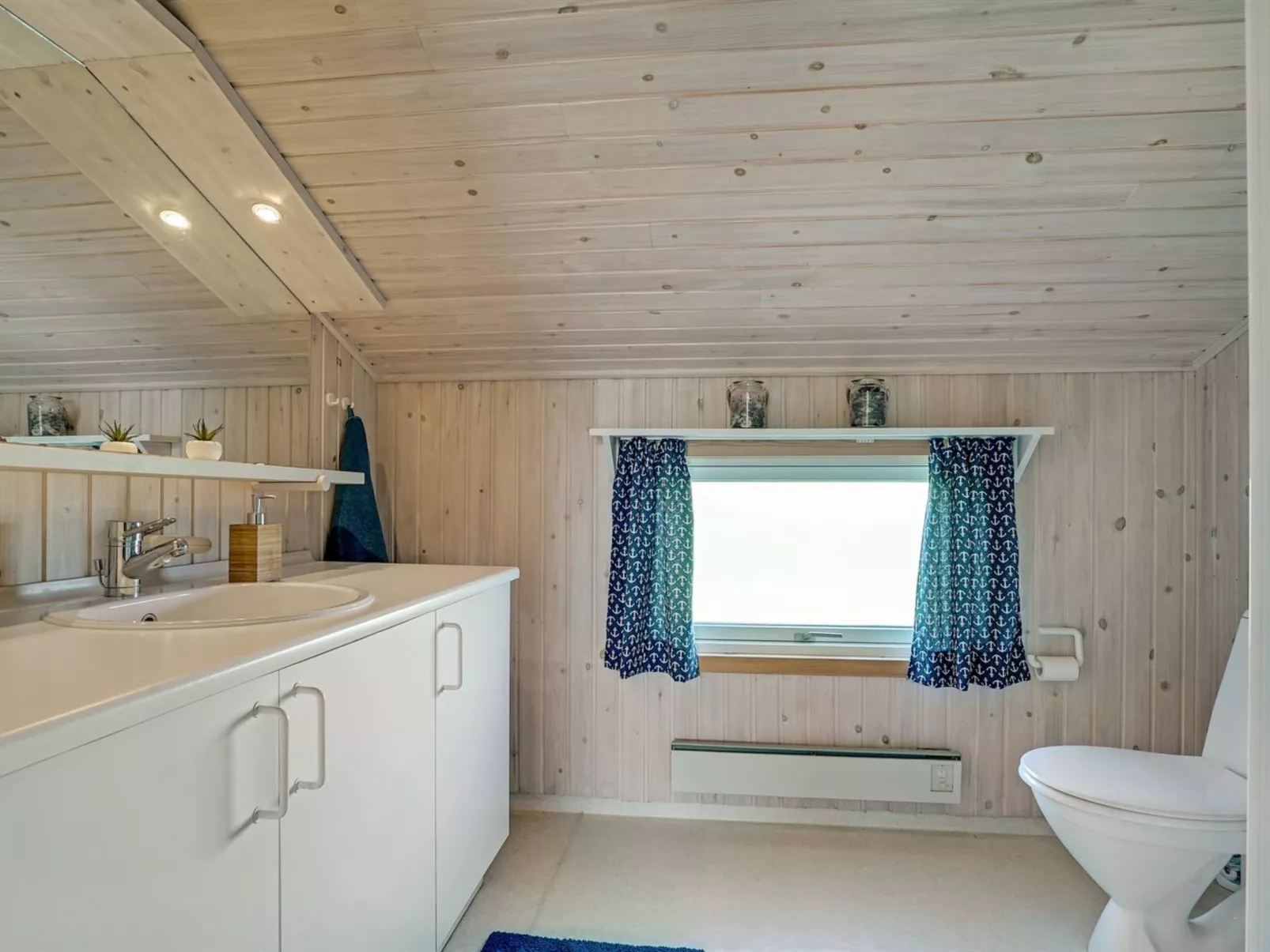 "Rutha" - 45m from the sea-Binnen