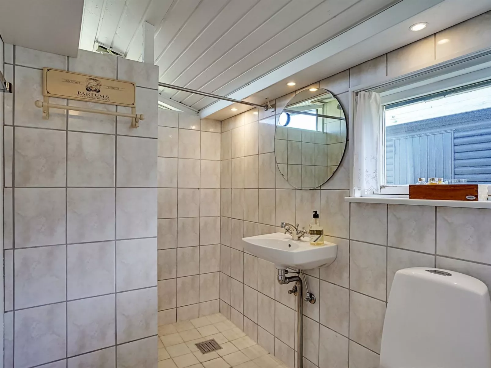 "Afrim" - 694m from the sea-Binnen