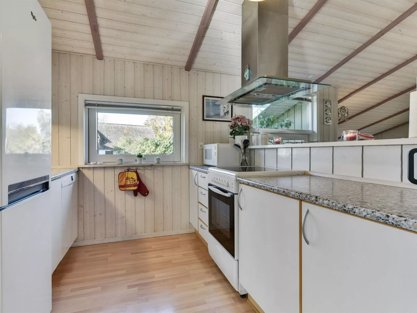 "Roel" - 500m from the sea-Binnen