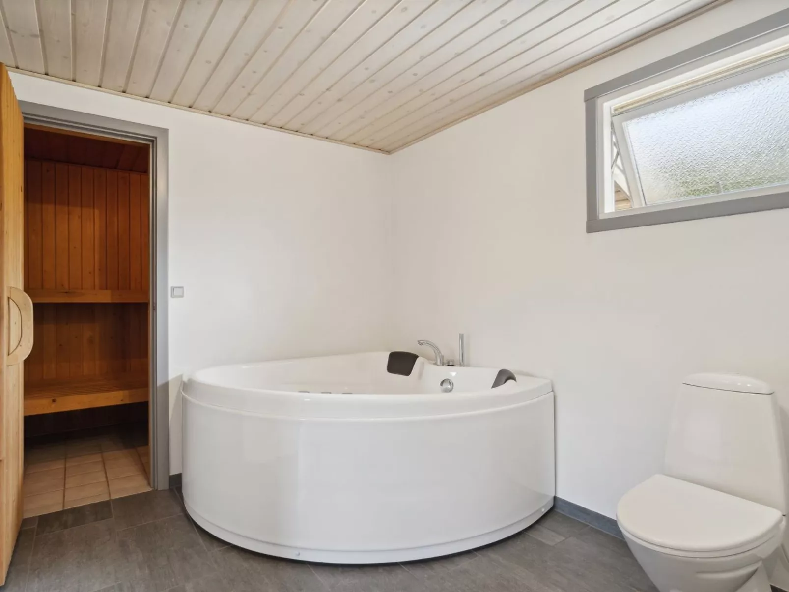 "Erlinda" - 3.1km from the sea-Binnen