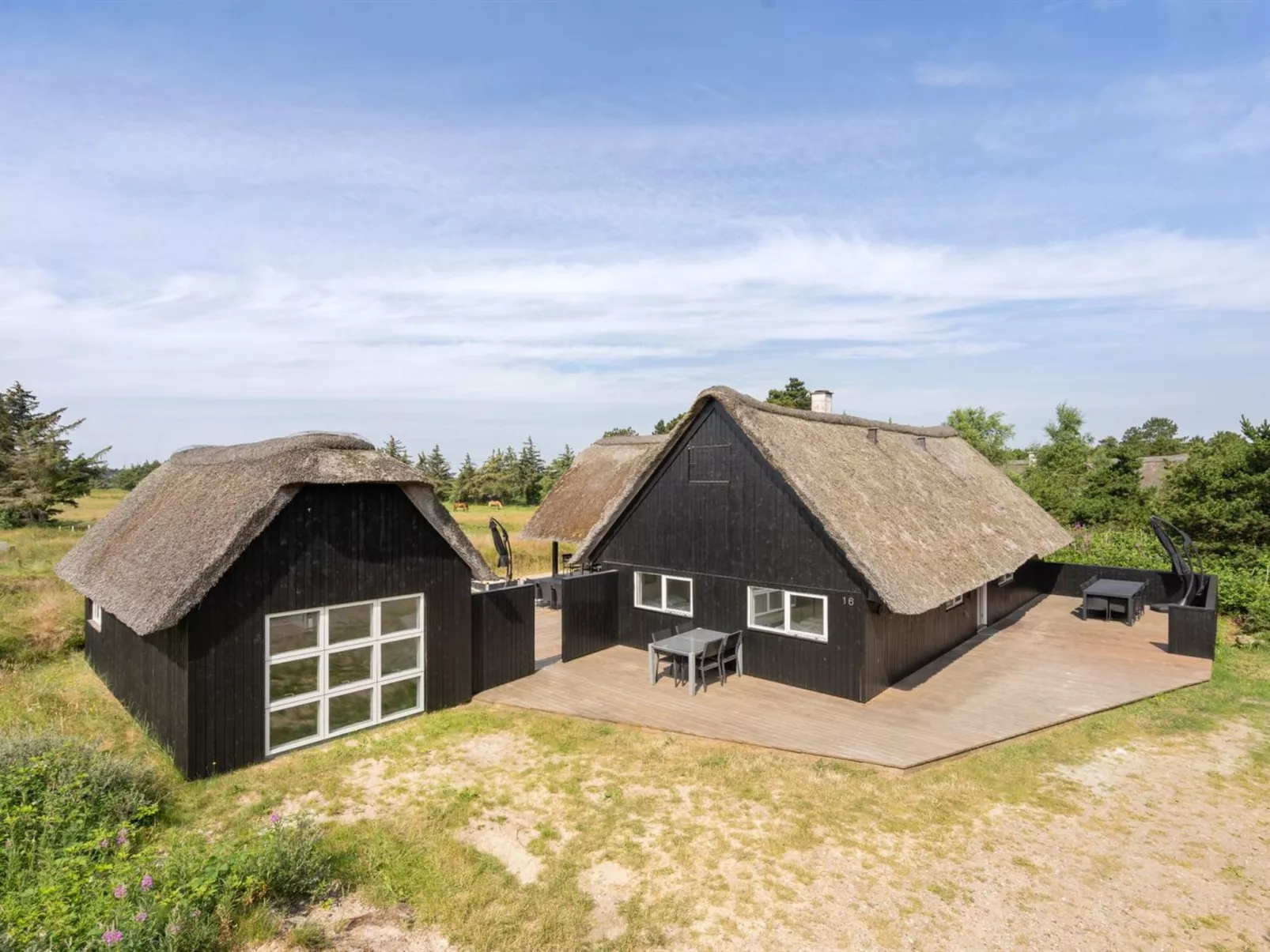 "Allin" - 1km from the sea-Buiten