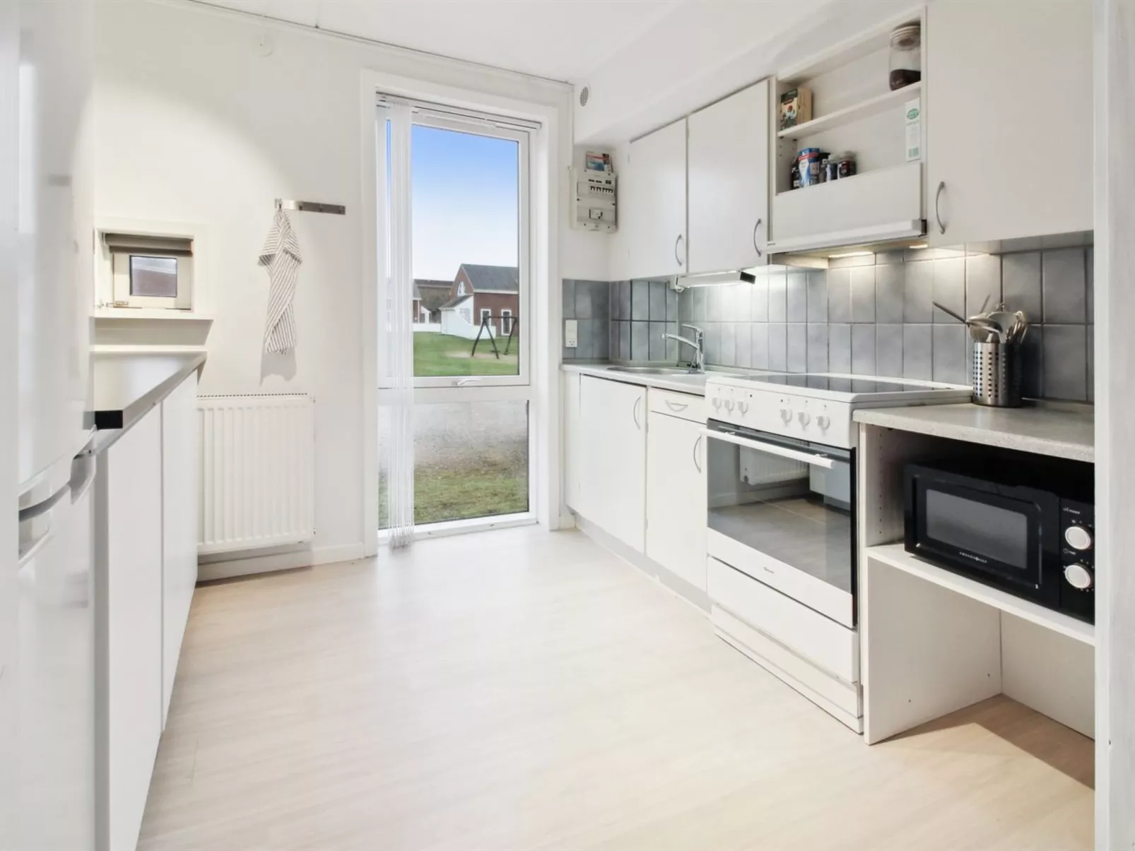 "Aswith" - 2.3km from the sea-Binnen