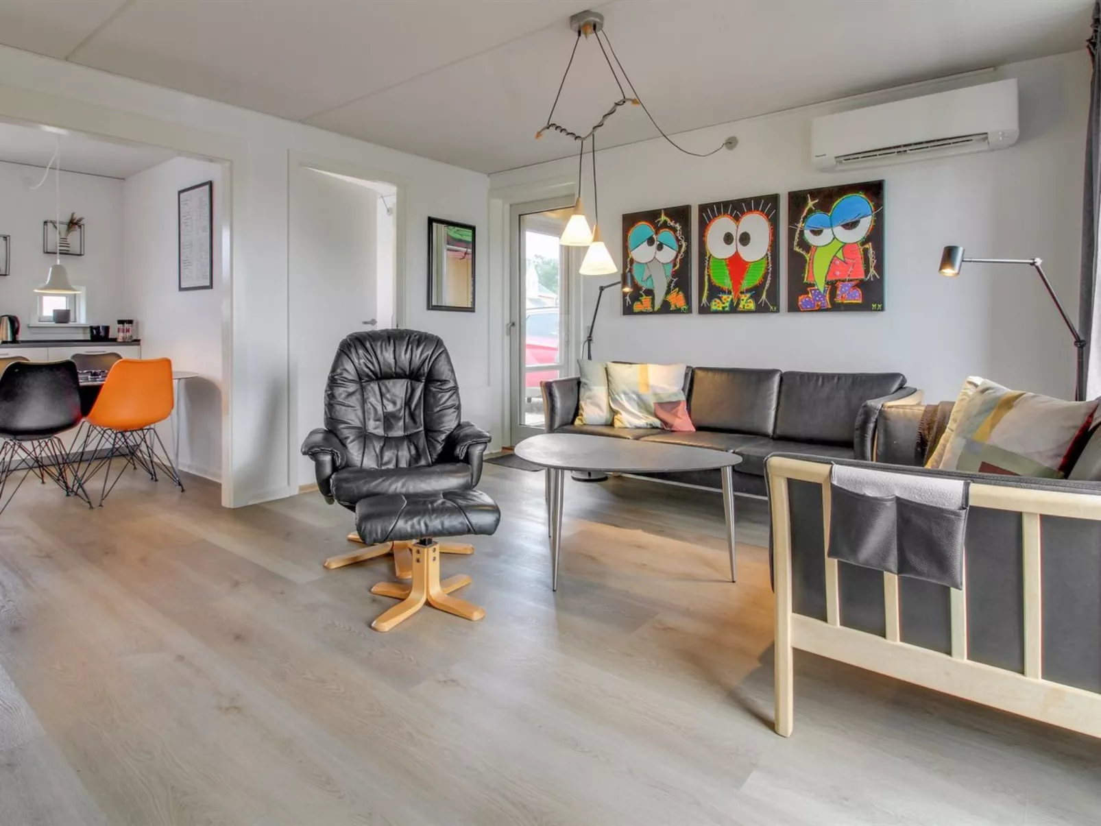 "Adils" - 2.5km from the sea - Binnen