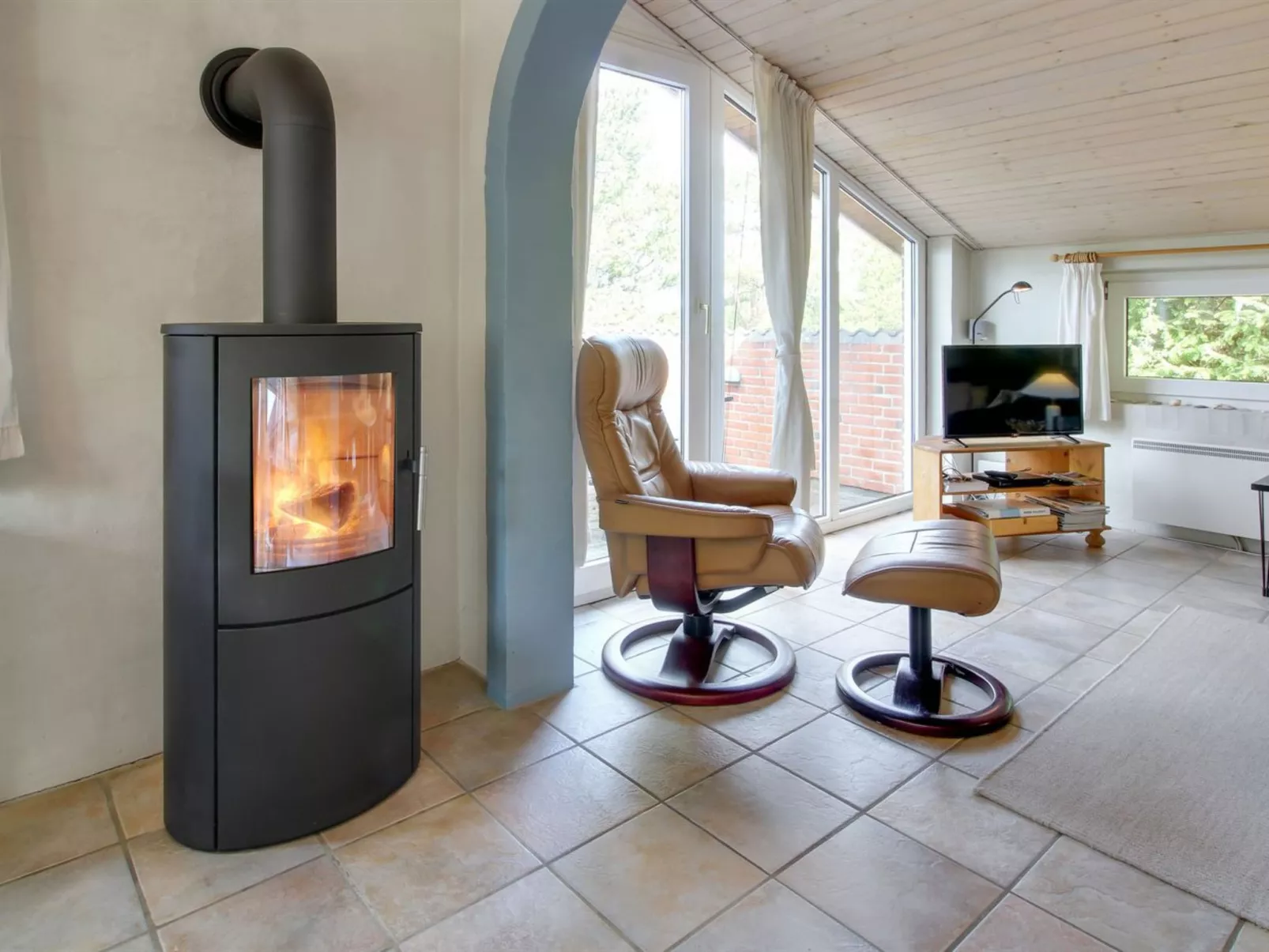 "Elsy" - 2.6km from the sea-Binnen