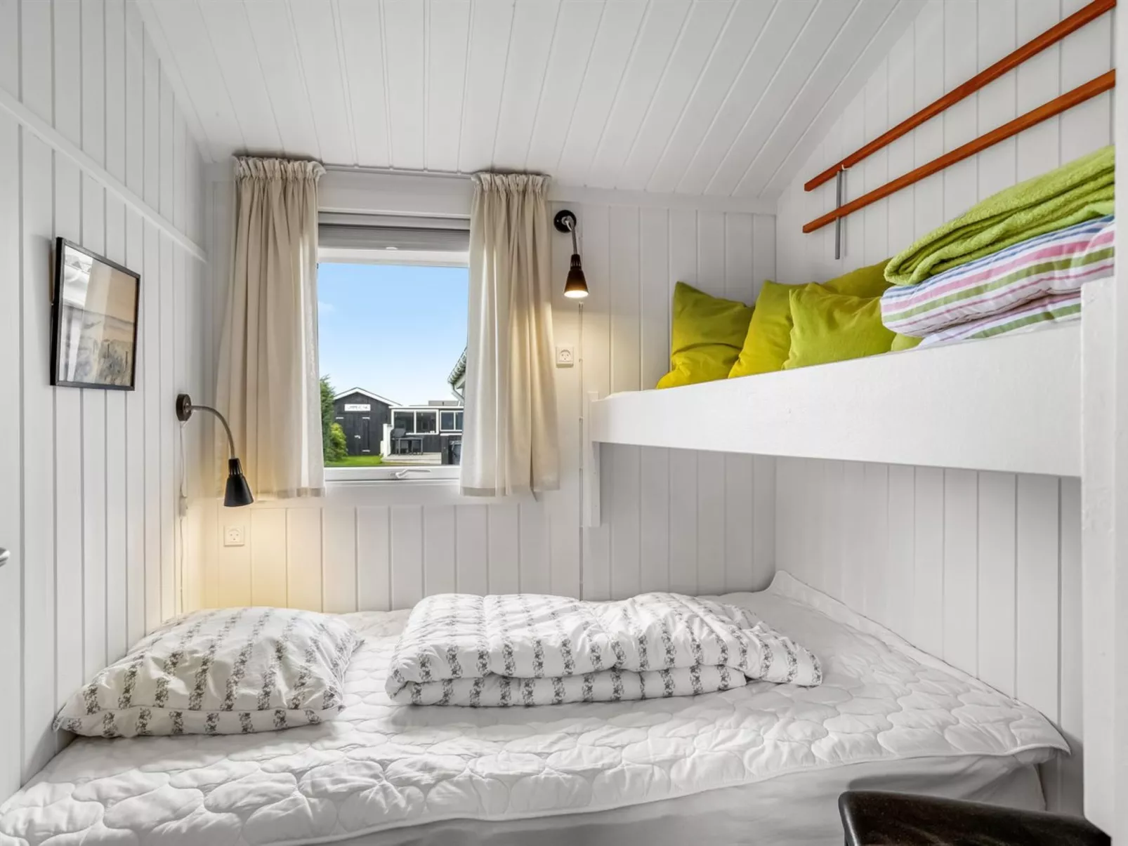 "Hælf" - 400m from the sea-Binnen