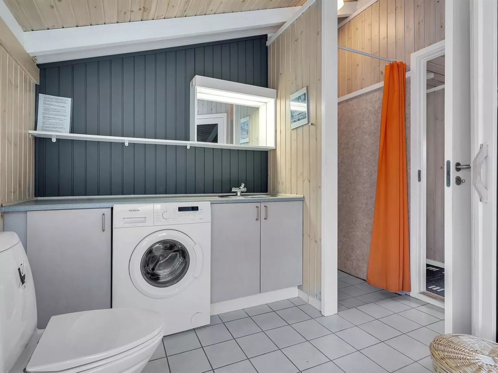 "Gjorgjija" -  from the sea-Binnen