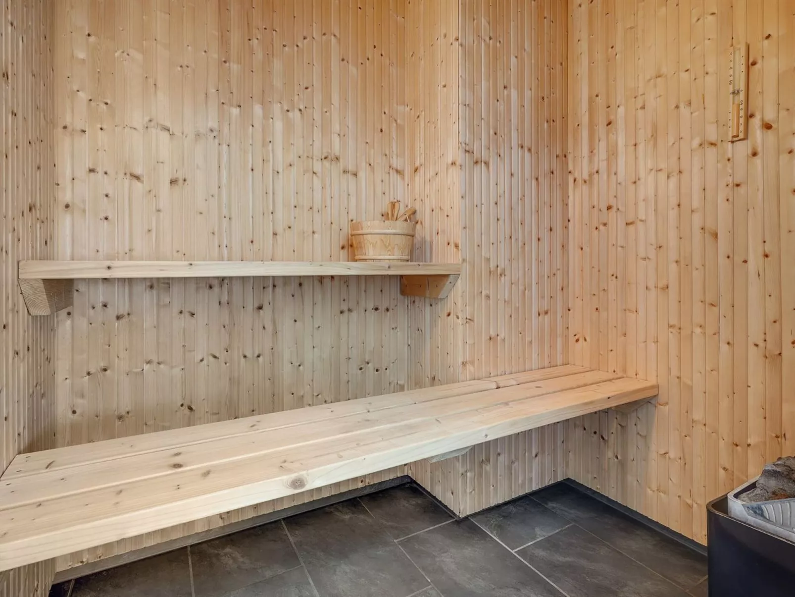 "Hans" - 700m from the sea-Binnen