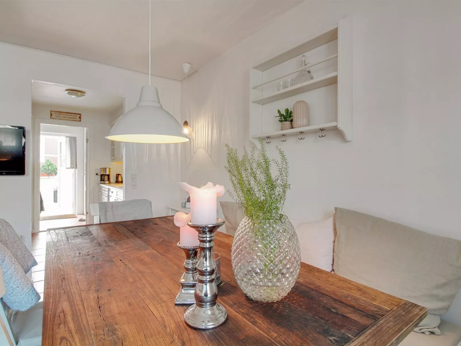 "Vinny" - 1.2km from the sea-Binnen