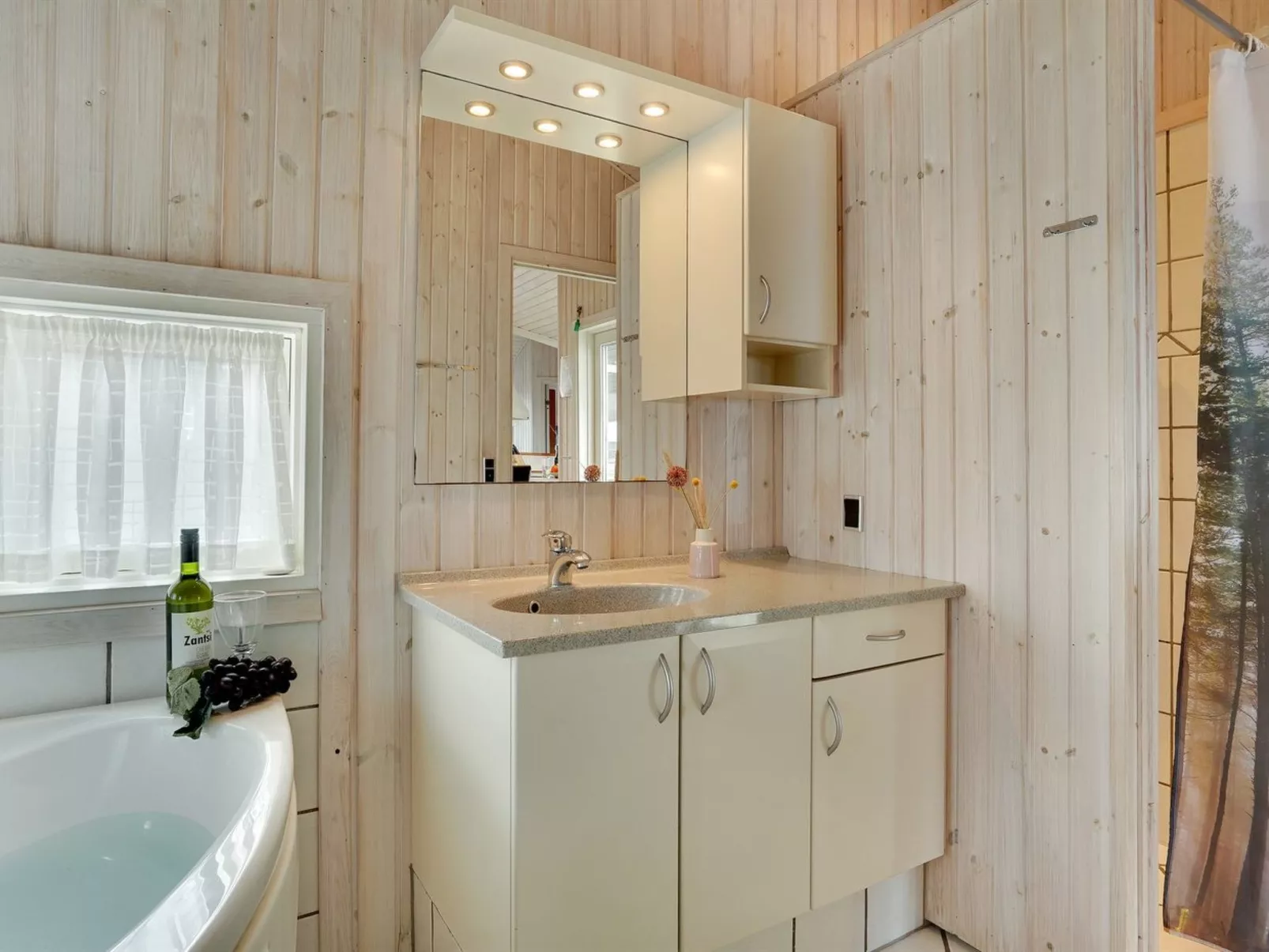 "Zaga" -  from the sea-Binnen