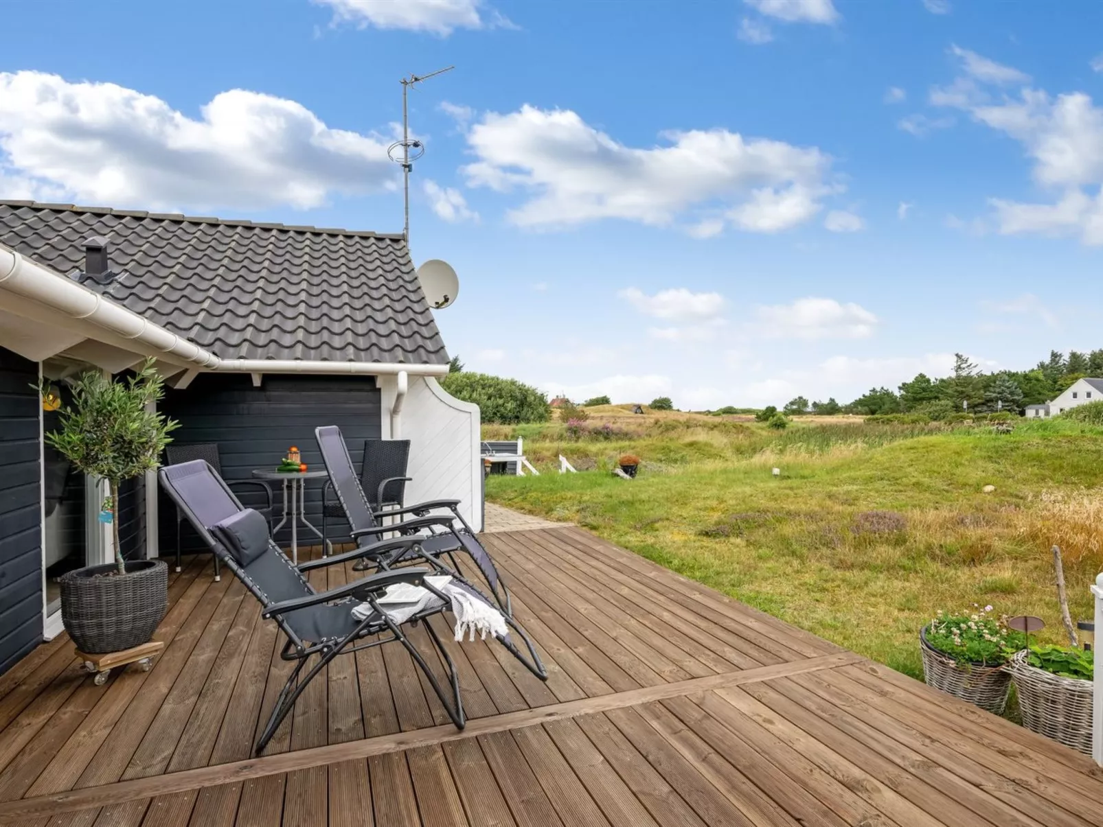 "Cyrill" - 250m to the fjord-Buiten