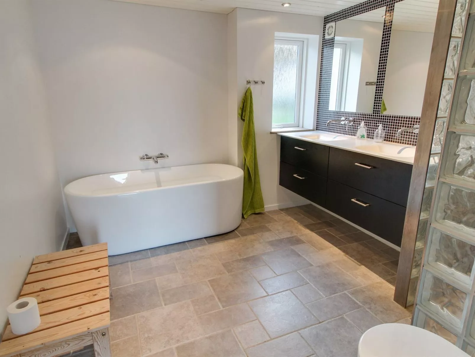 "Alkmar" - 75m from the sea-Binnen