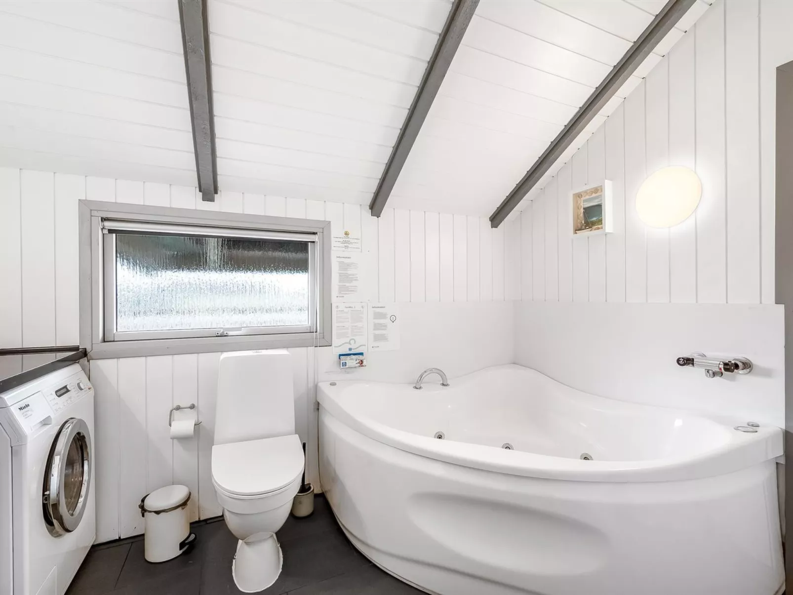 "Valia" - 400m to the fjord-Binnen