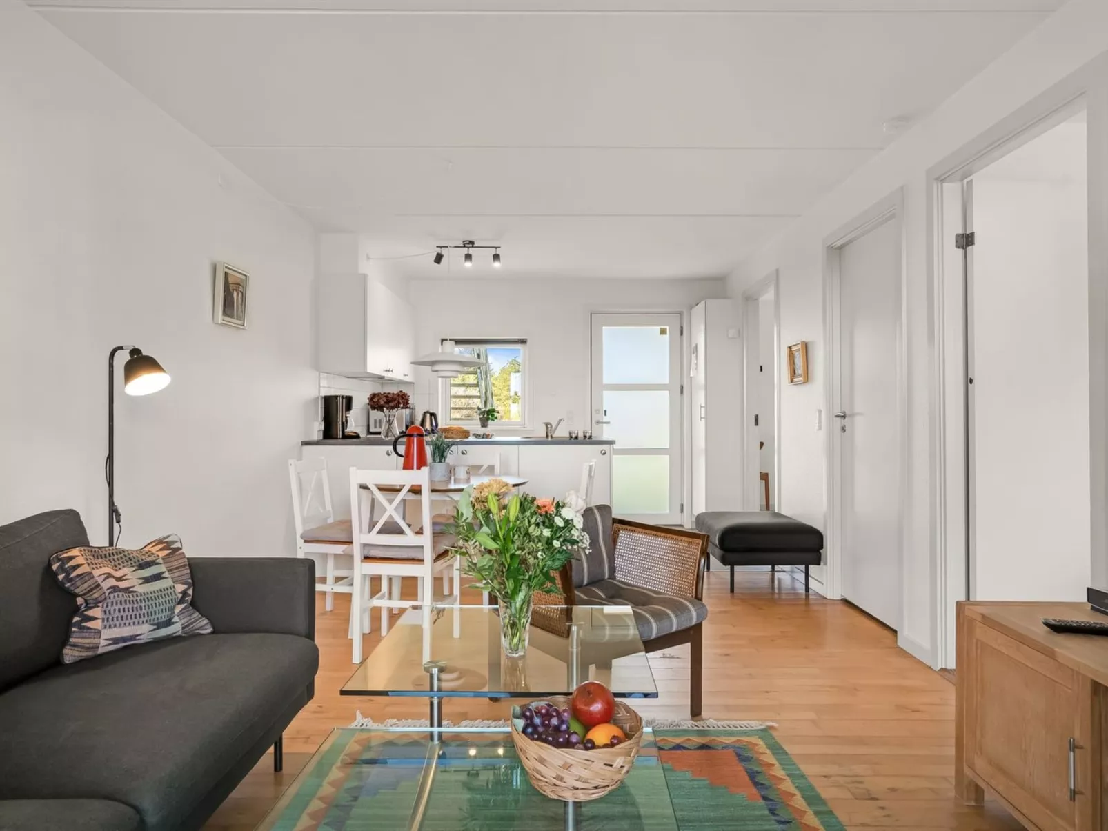 "Jyrki" - 100m from the sea-Binnen