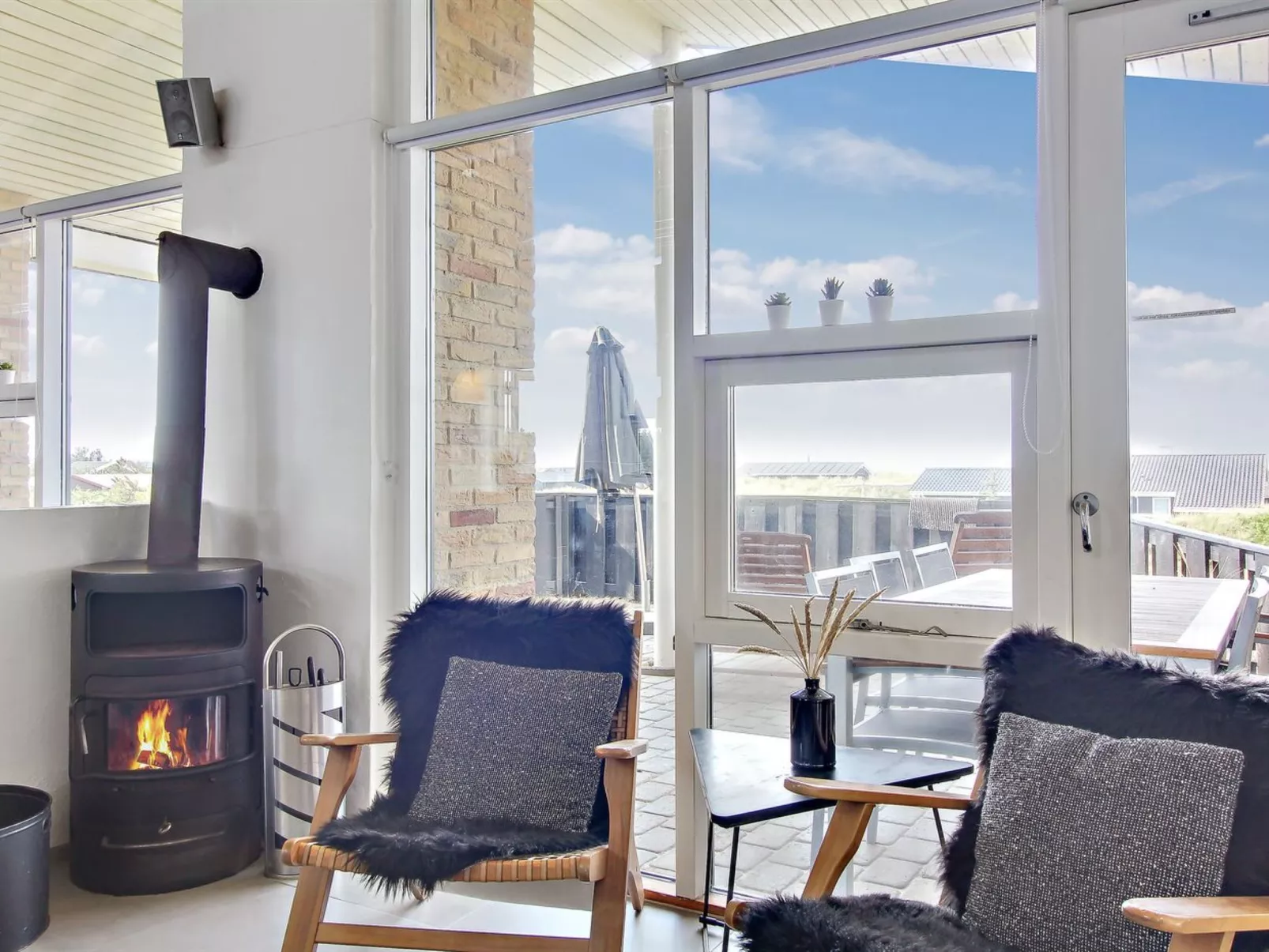 "Judeth" - 300m from the sea-Binnen