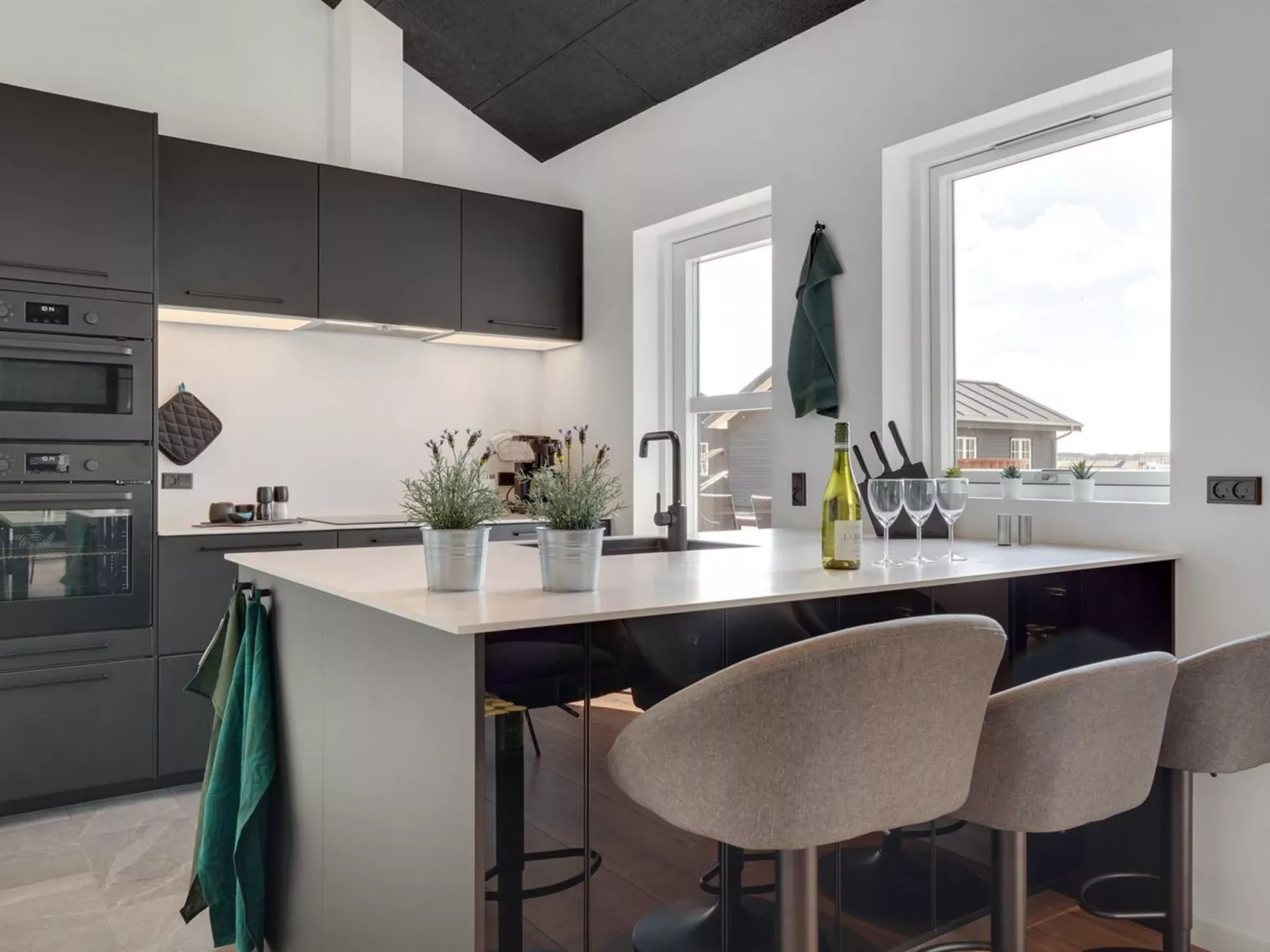 "Moreen" - 1.5km from the sea-Binnen