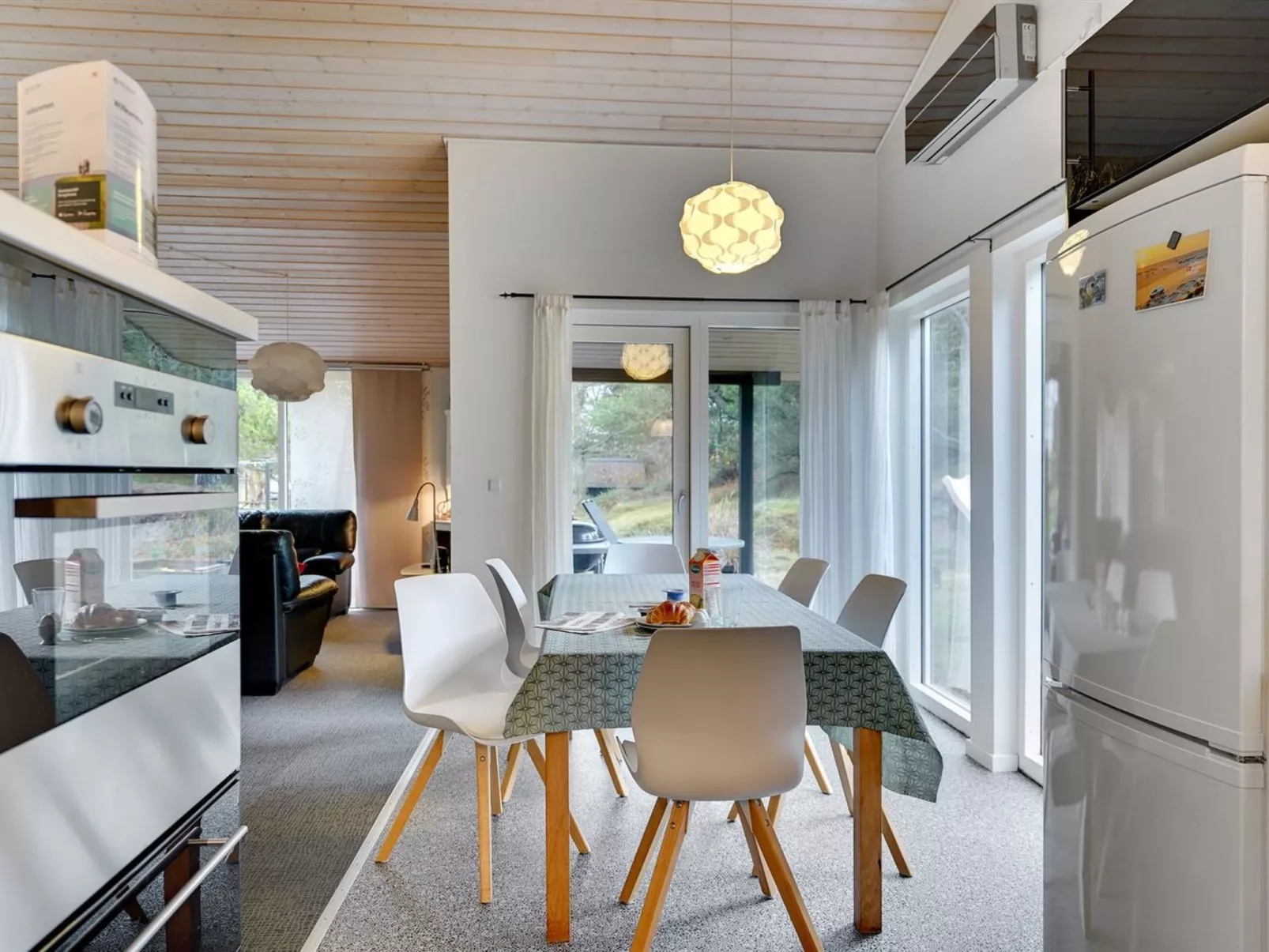 "France" - 1.1km from the sea-Binnen