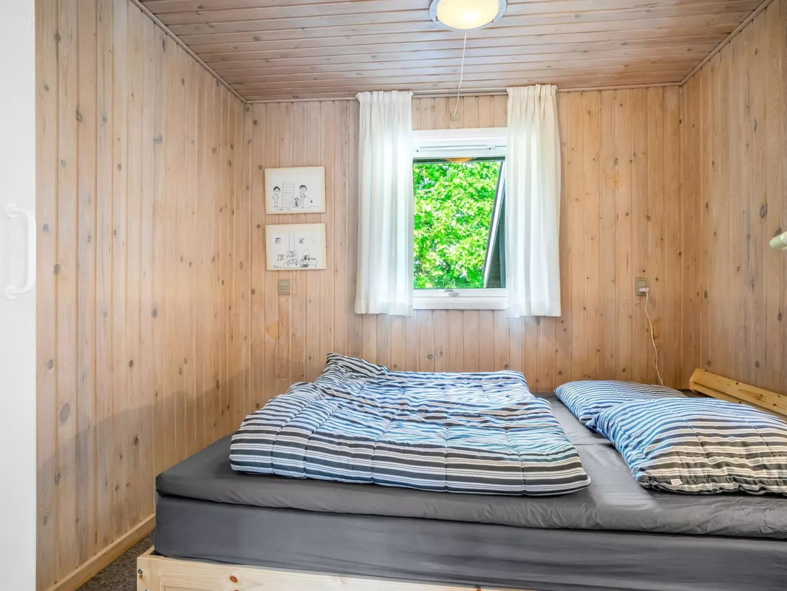 "Myrna" - 300m from the sea-Binnen