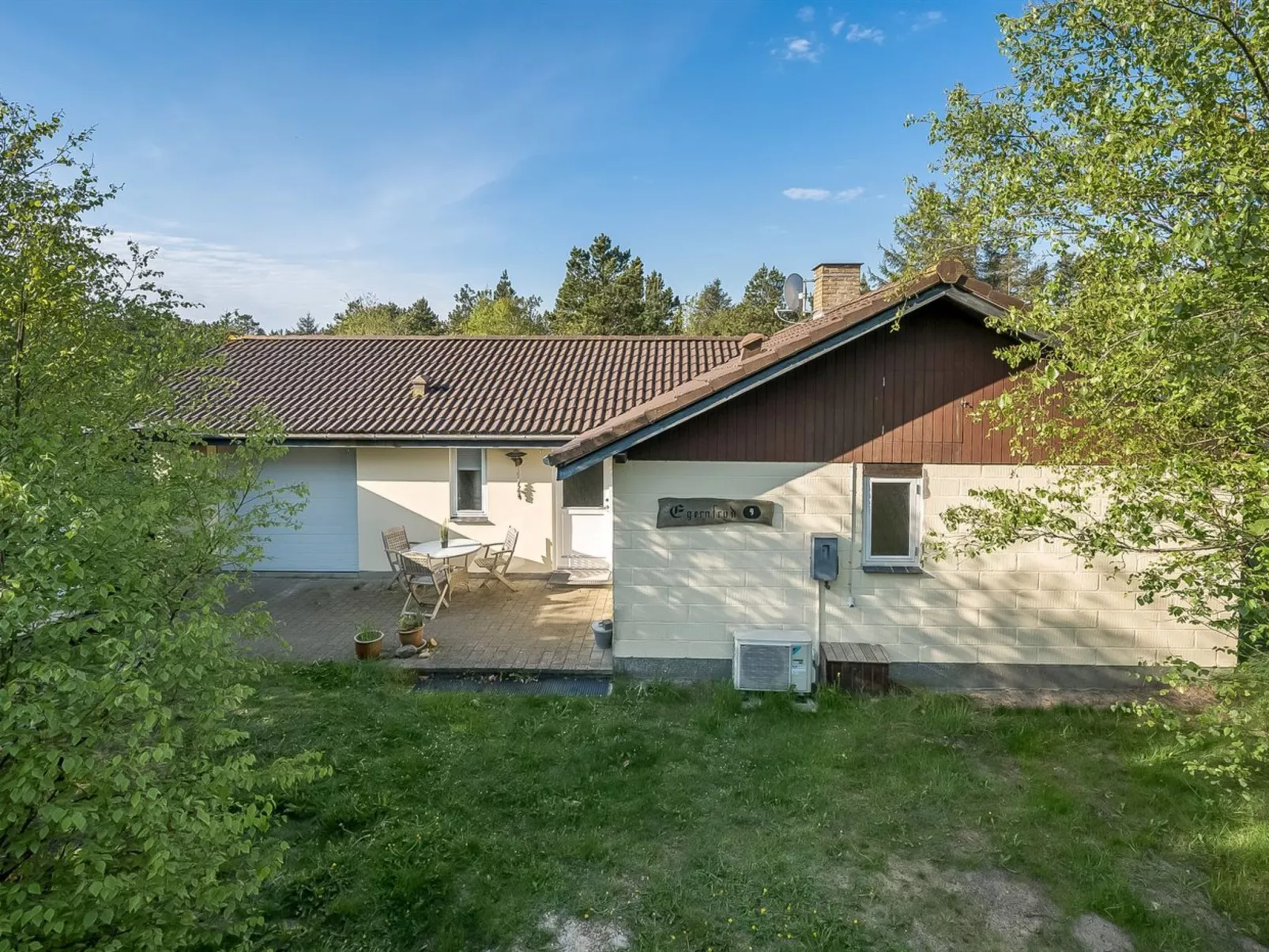 "Mirva" - 800m to the fjord-Buiten