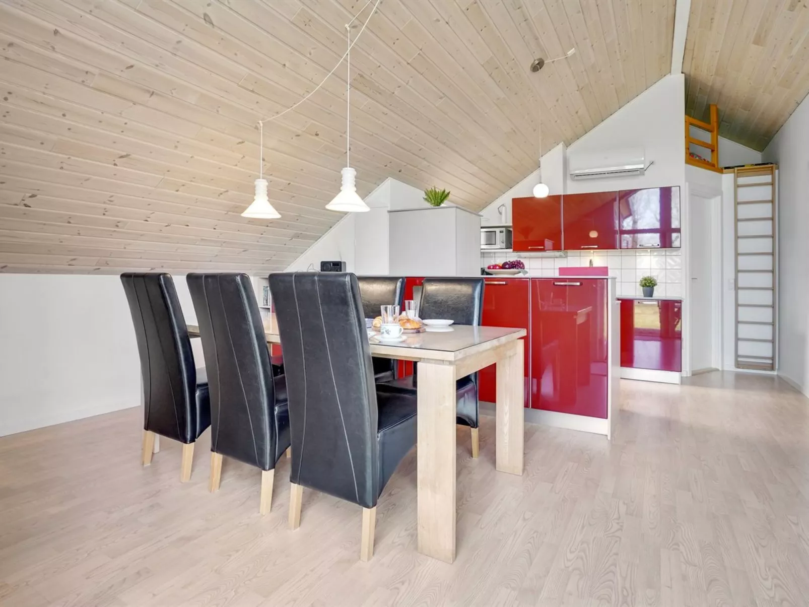 "Tiia" - 29km from the sea-Binnen