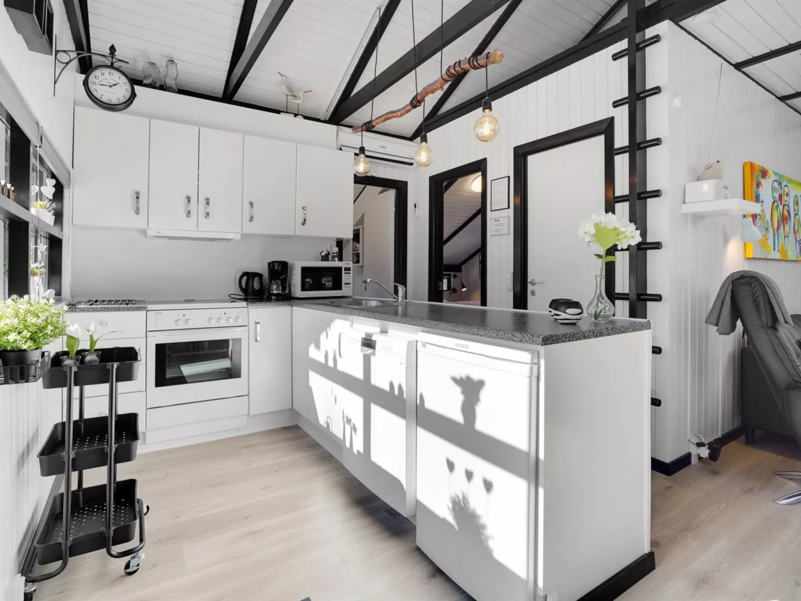 "Elisabeta" - 28km from the sea-Binnen